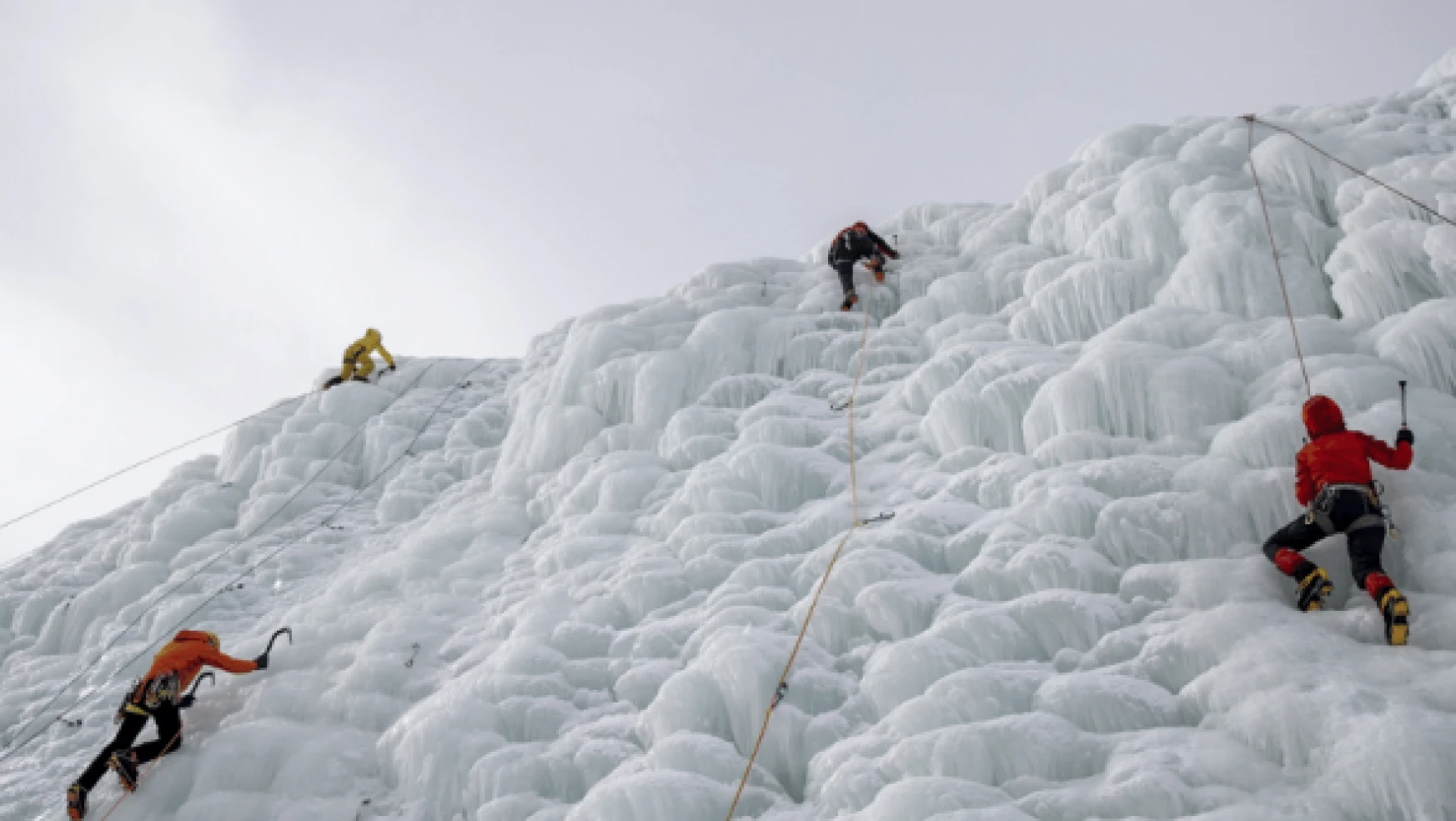 Palandöken'de buz dağına tırmanış devam ediyor