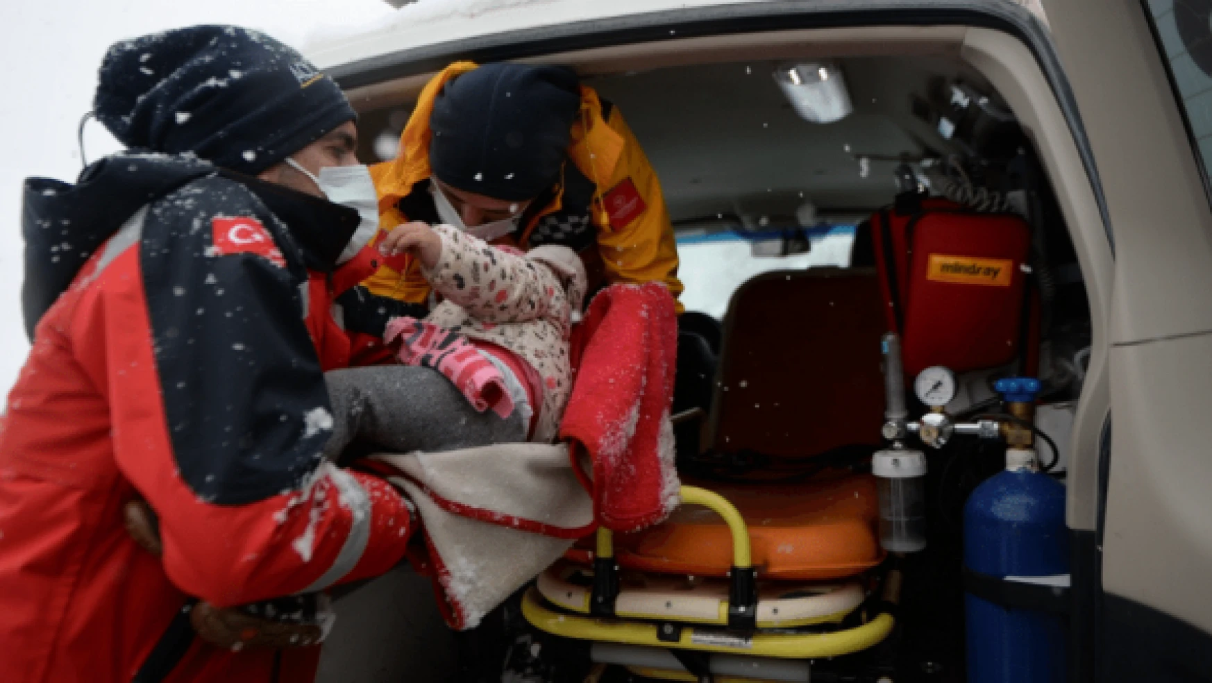Suriyeli bebeği UMKE hastaneye yetiştirdi