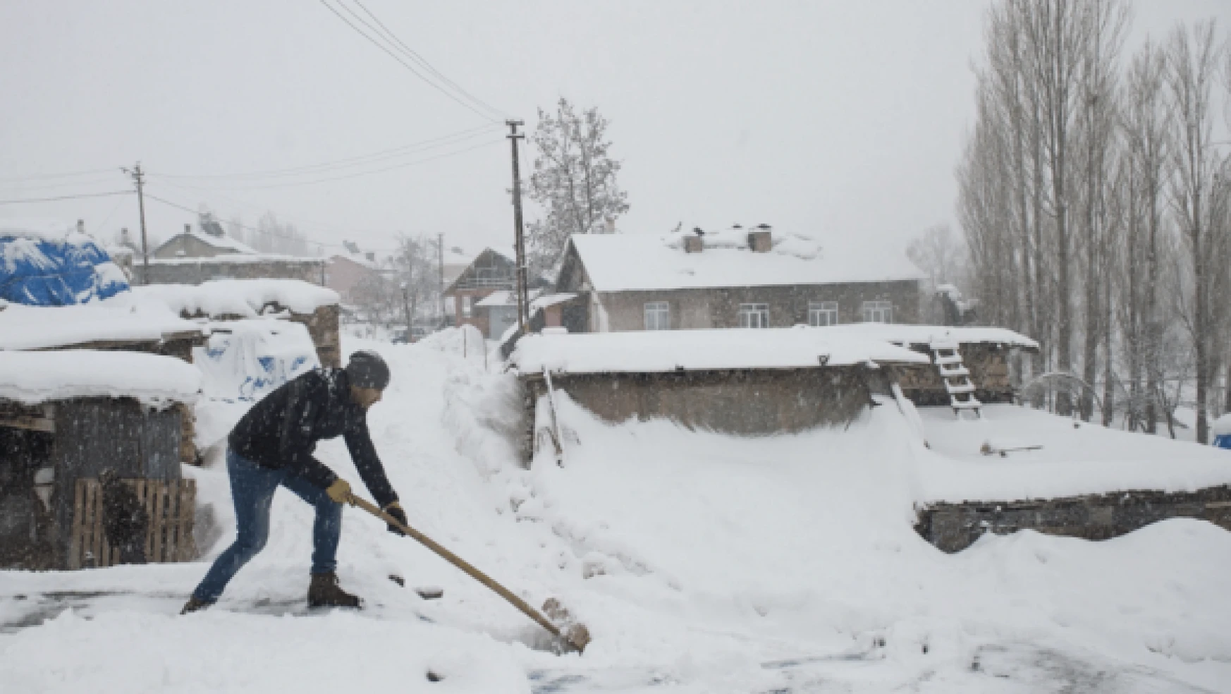Tunceli'de kar kalınlığı 80 santimetreye ulaştı