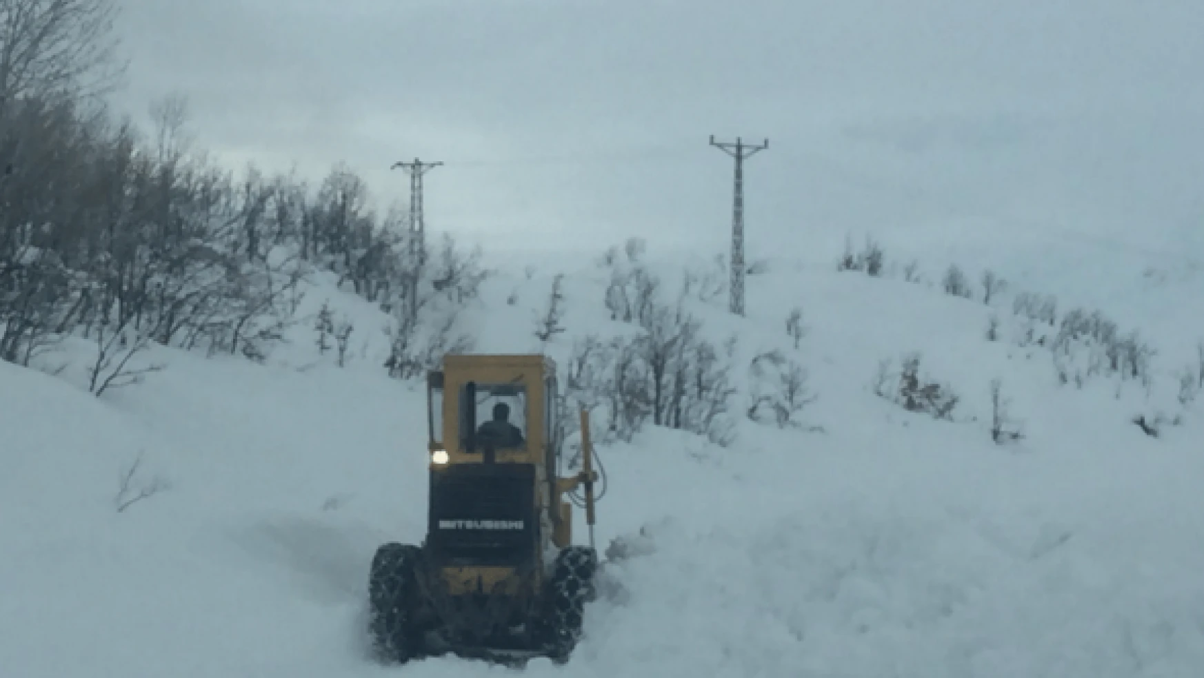Tunceli'de karla mücadele devam ediyor