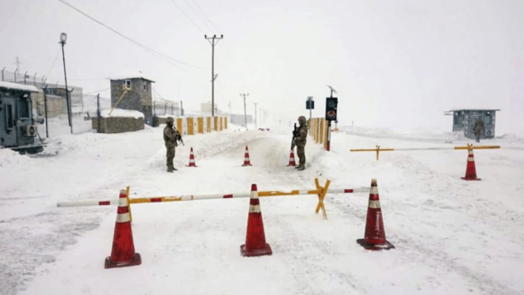 Van-Çatak kara yolu trafiğe kapatıldı