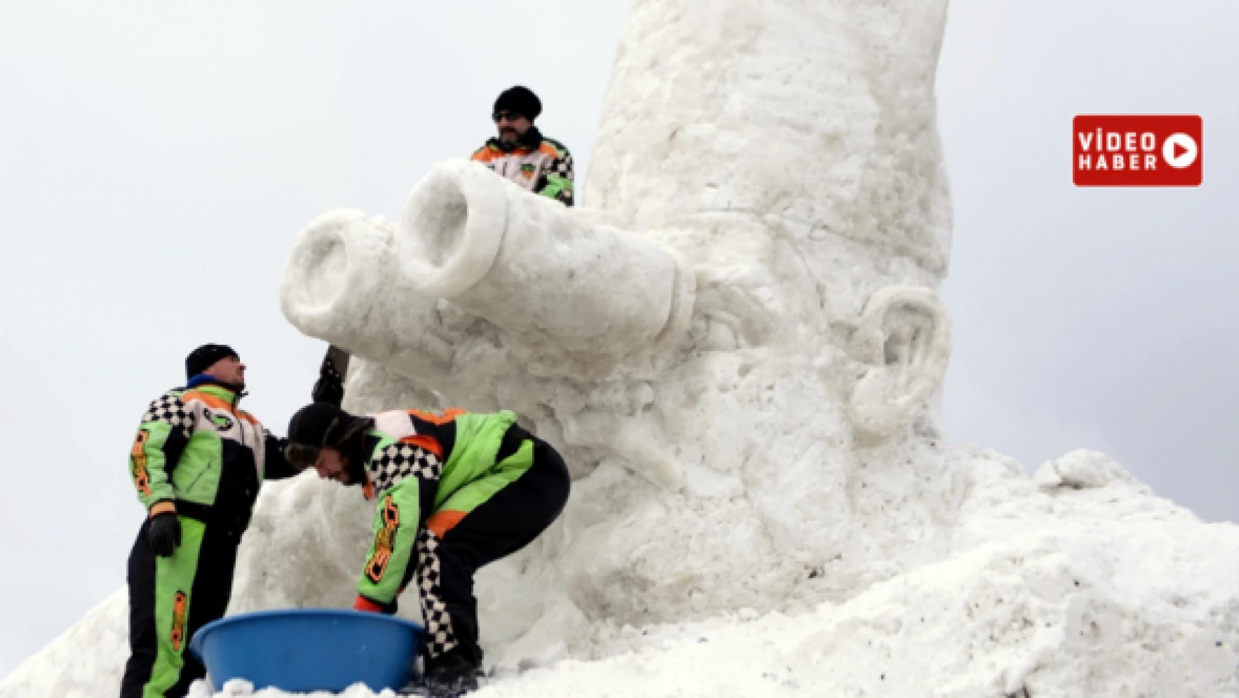 Çıldır'a 70 ton karla Atatürk heykeli yapılıyor!