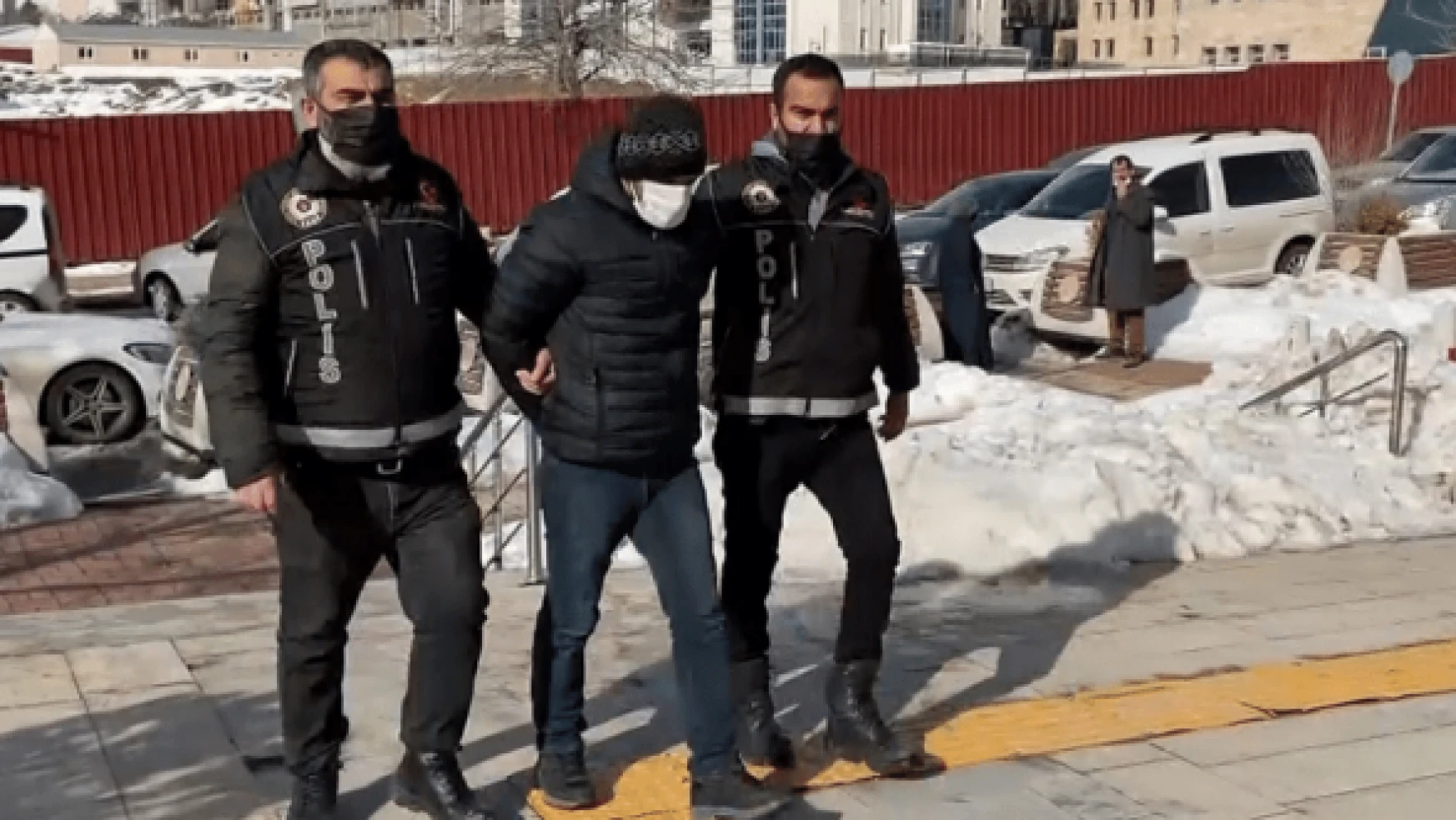 Elazığ'da bavulunda uyuşturucu bulunan kişi tutuklandı