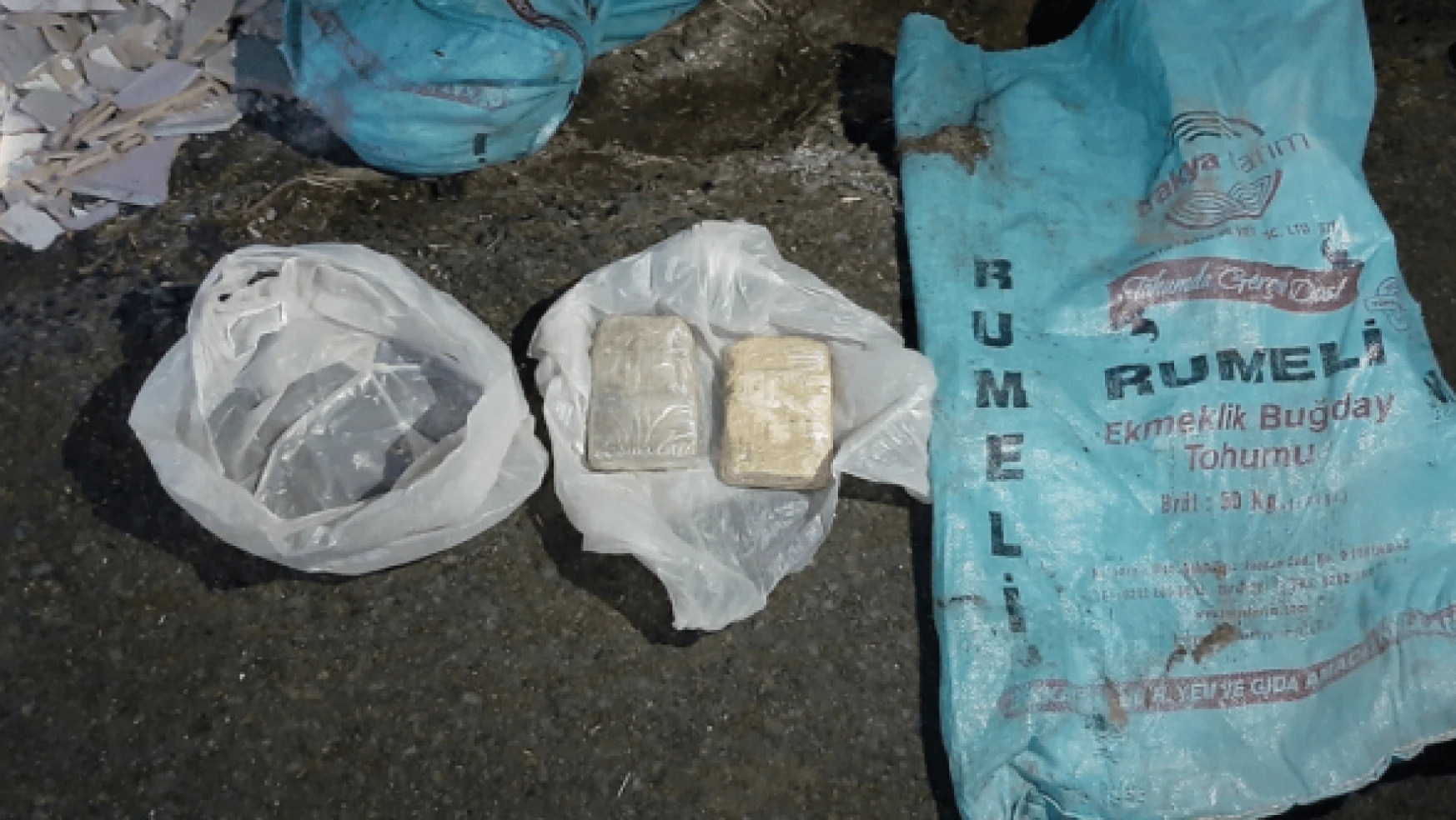 Iğdır'da yol kenarında 1 kilogram eroin bulundu