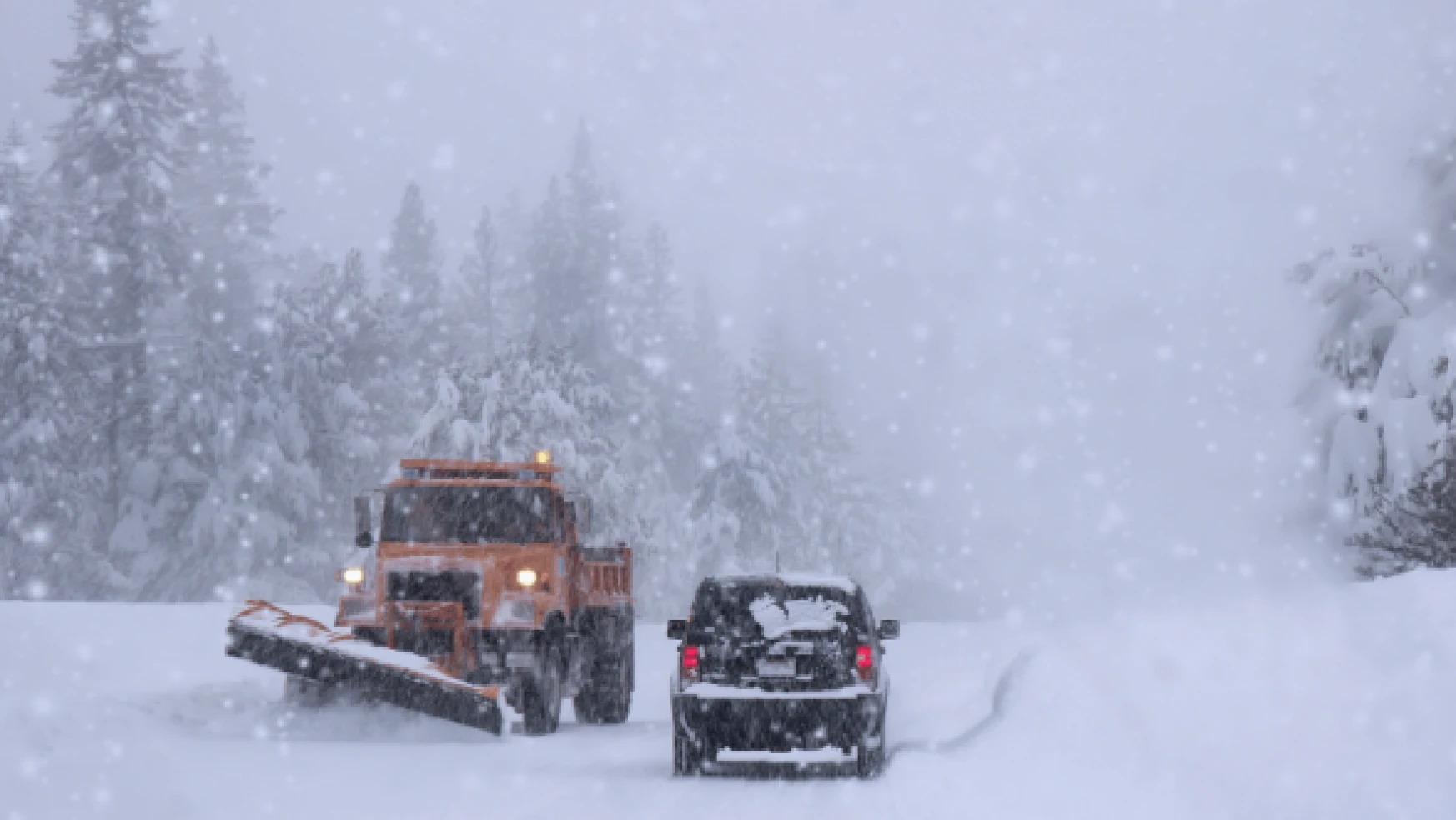 Kars'ta karla mücadele çalışmaları devam ediyor!