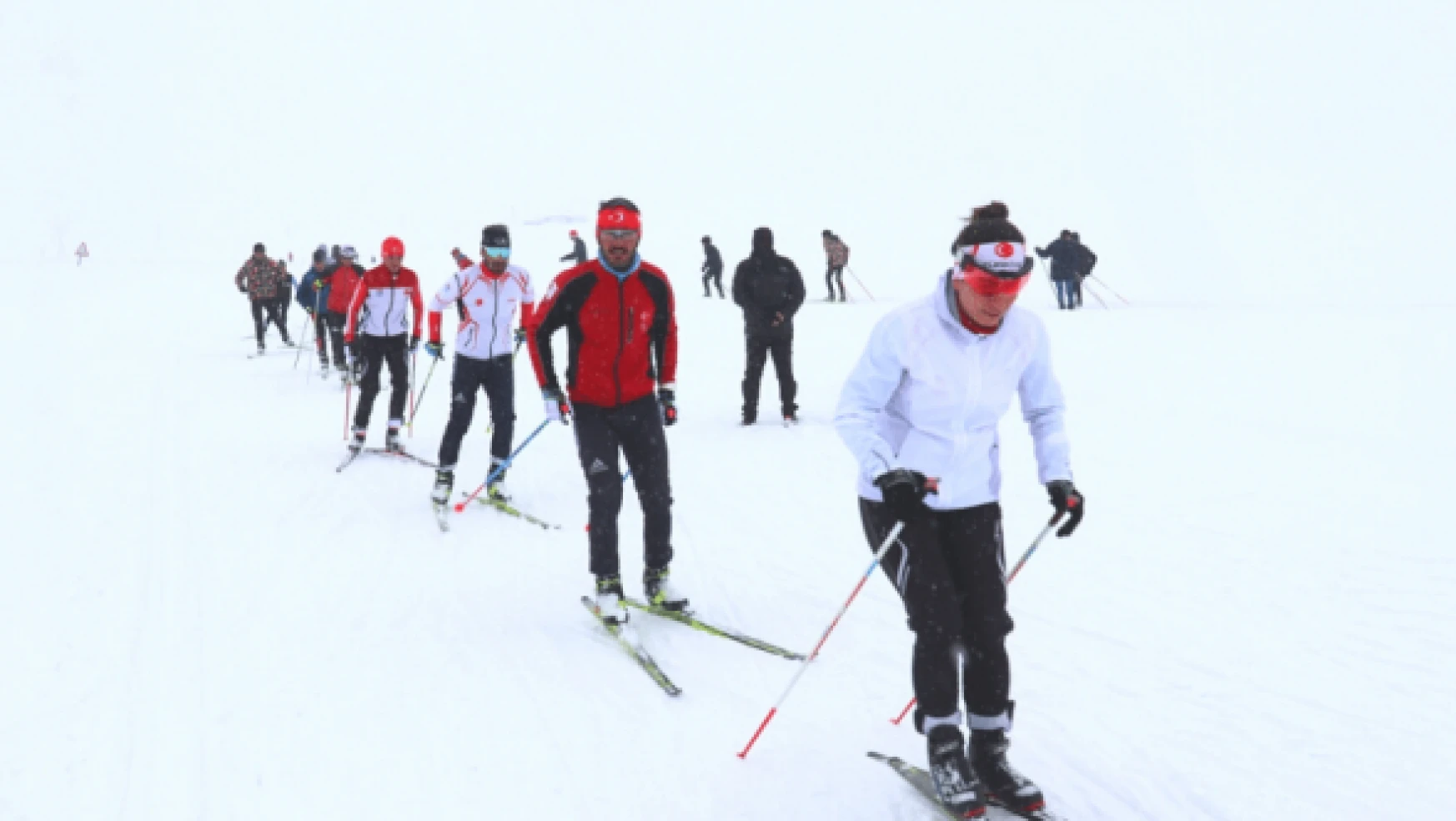 Kayak sporcuları Ağrı'da başarıya koşuyor