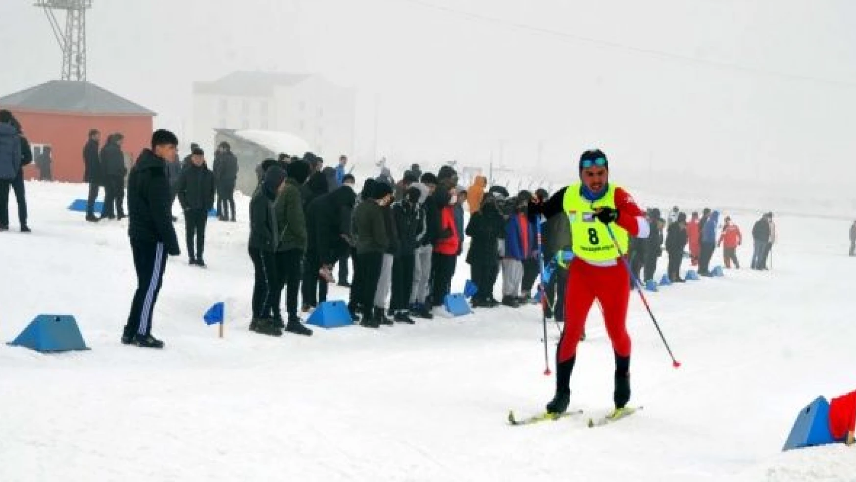 Muş'ta Türkiye ÜNİLİG Kayak Kuzey Disiplini Şampiyonası başladı