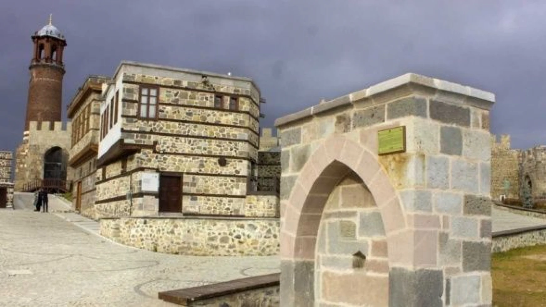 Erzurum'un seyyahlara ilham veren tarihi yapıları onarılıyor