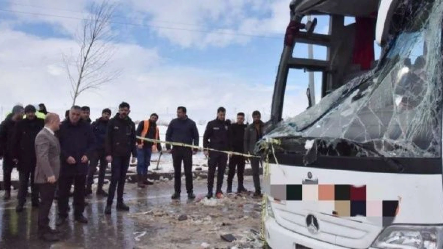 Ağrı'da yolcu otobüsü devrildi: 12  yaralı