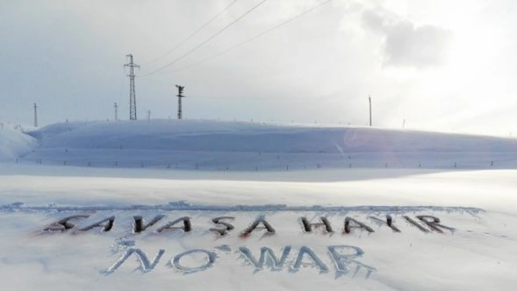 Ağrı'da dağa "savaşa hayır" yazdılar