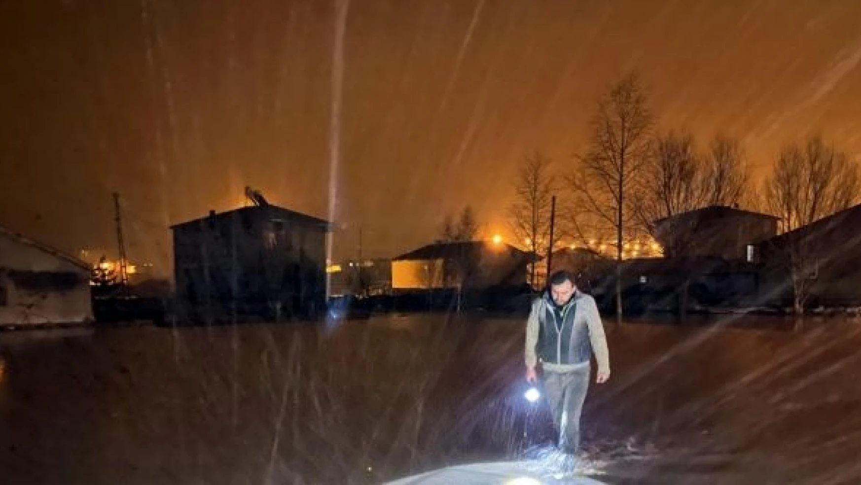 Ardahan'da kar etkisini artırdı