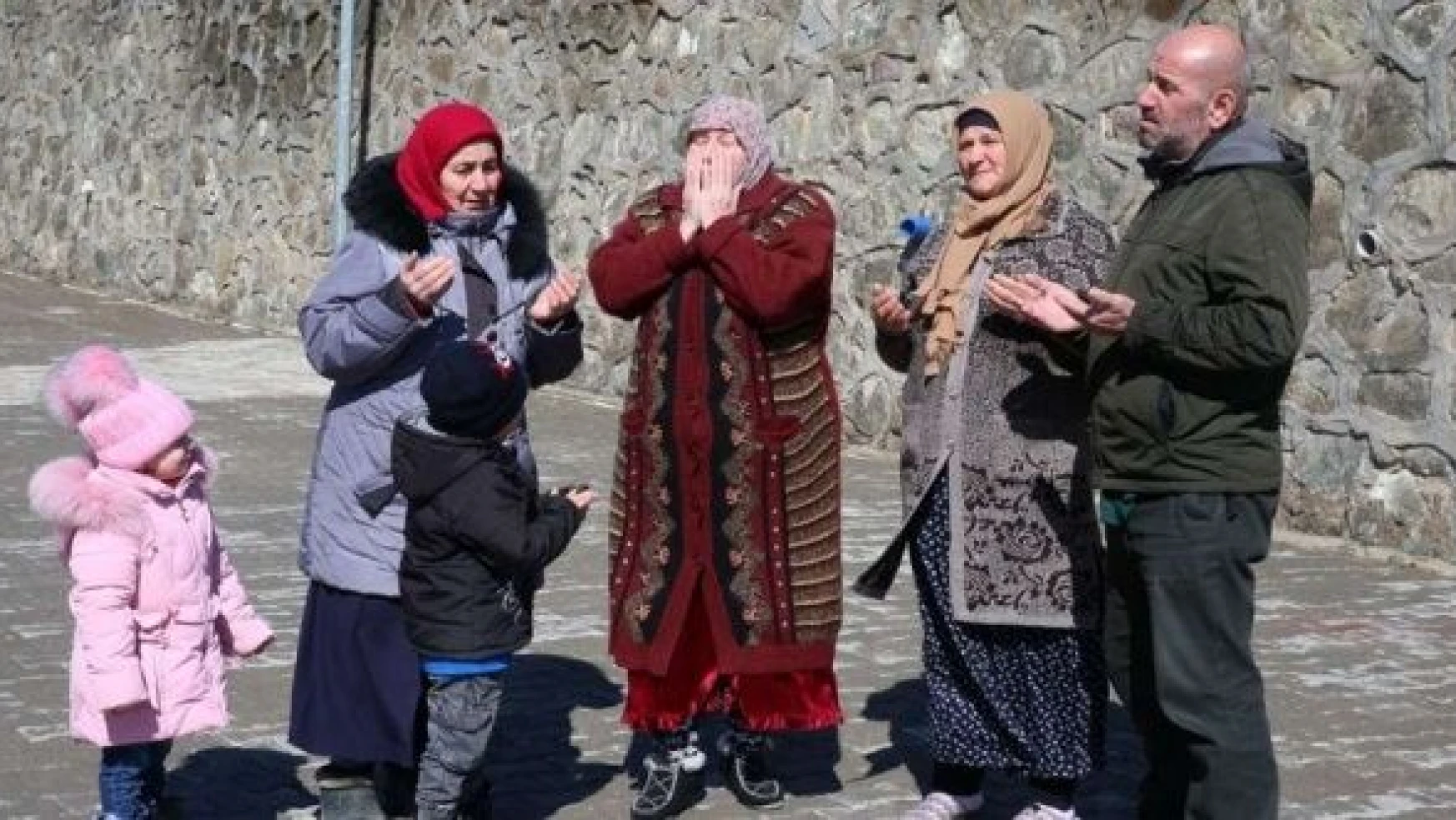 Bitlis'teki Ahıska Türkleri Ukrayna için dua ediyor