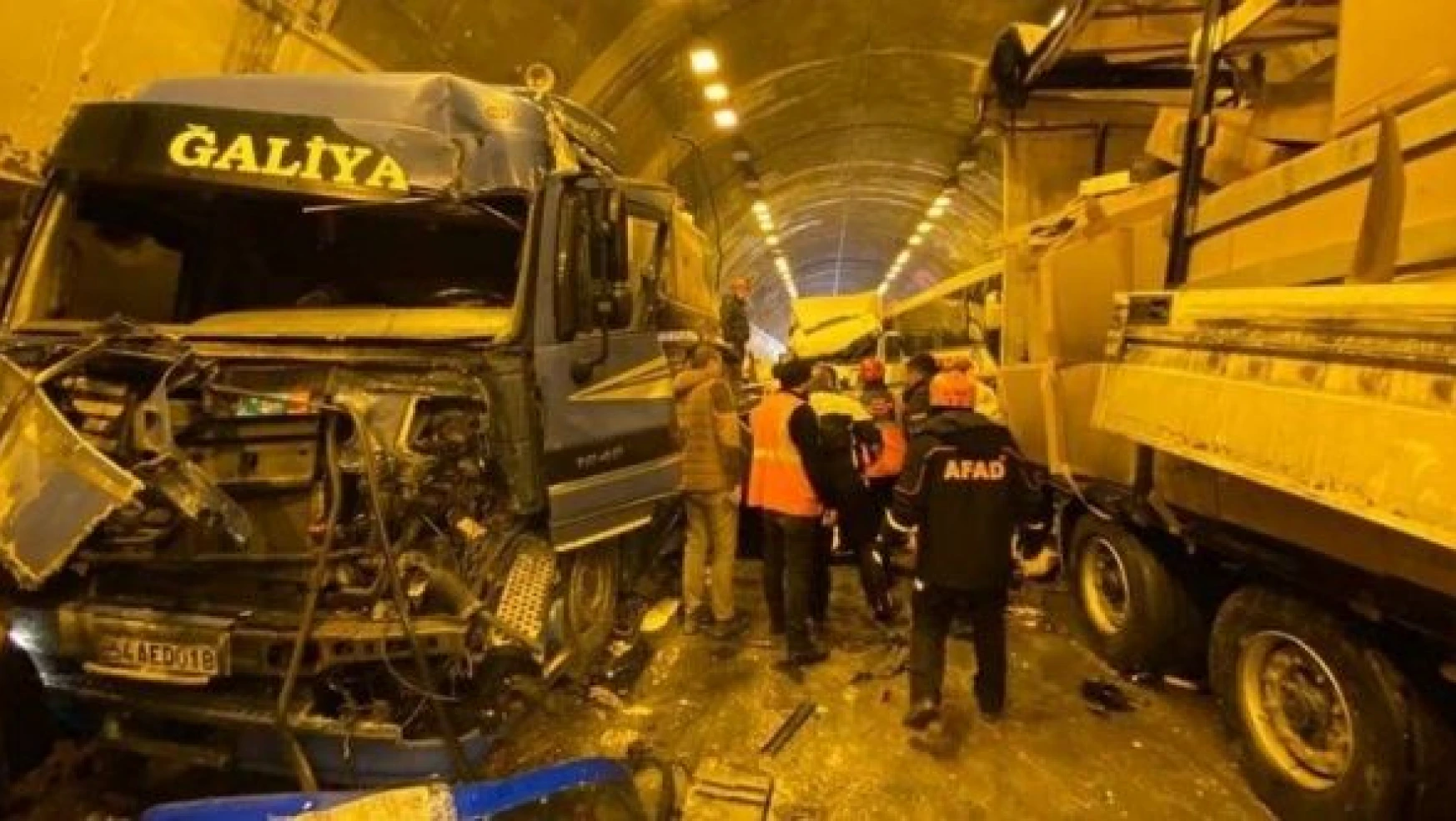 Bolu Dağı Tüneli'ndeki kazada onlarca kişi yaralandı