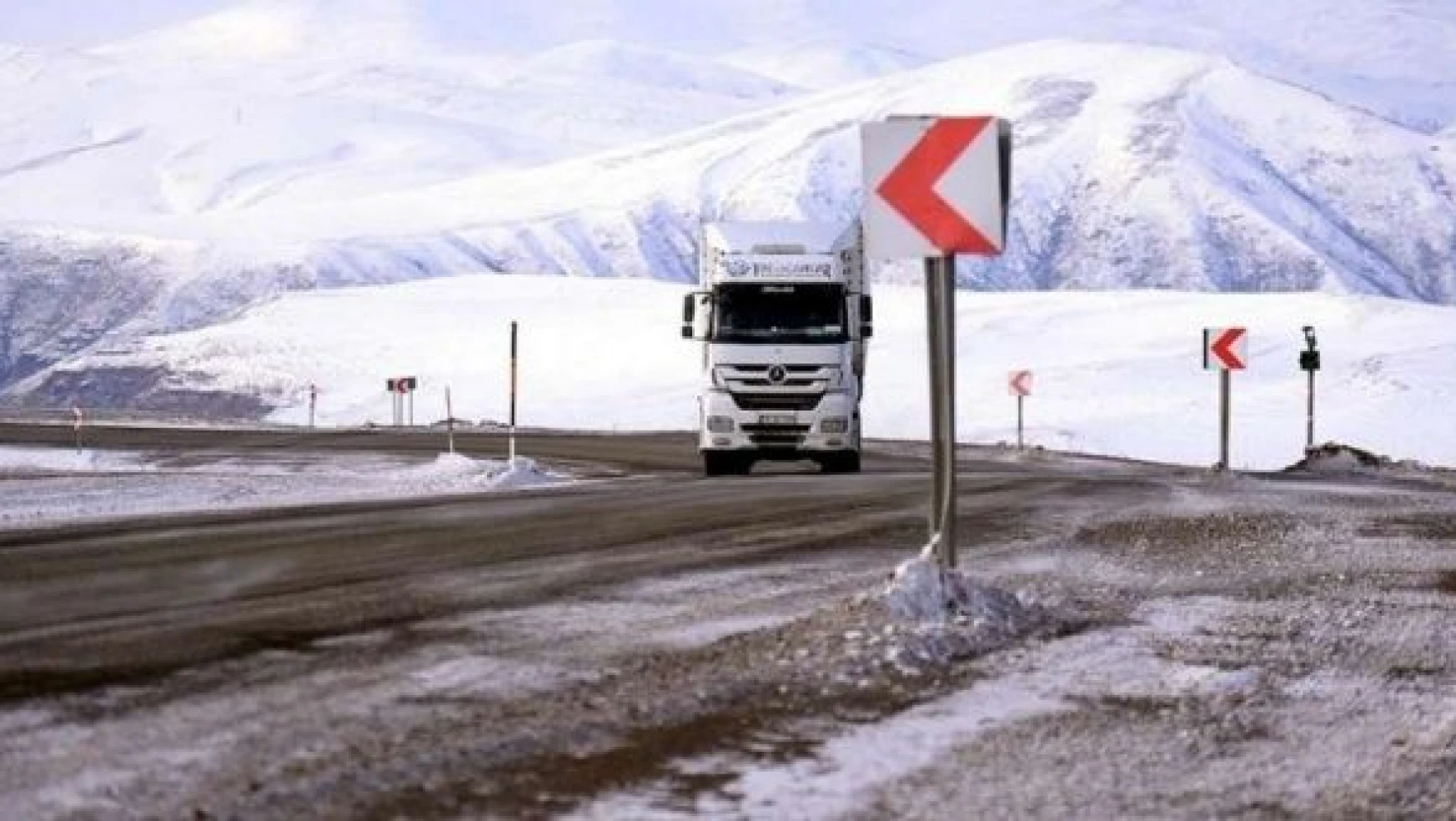 Çıldır-Aktaş yolu TIR'lara kapatıldı