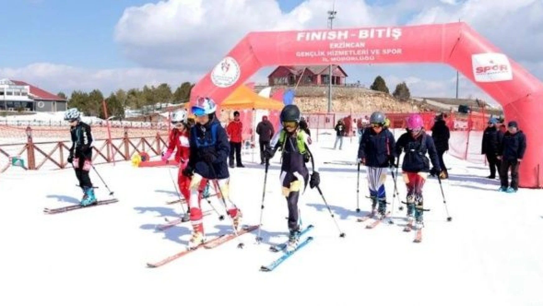 Erzincan'da Okul Sporları Dağ Kayağı Türkiye Şampiyonası gerçekleştirildi
