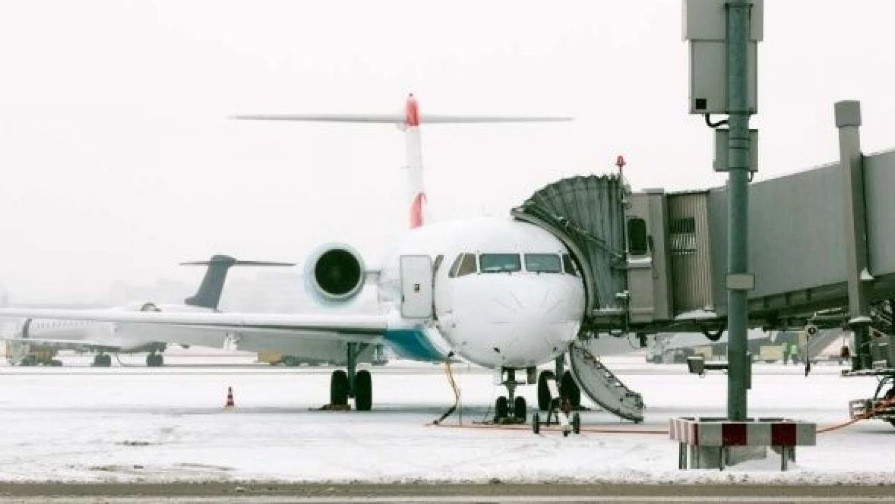 Erzincan Yıldırım Akbulut Havalimanı'nda uçuşlara kar engeli