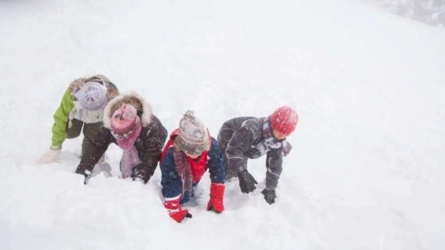 Erzurum'da eğitime kar engeli!