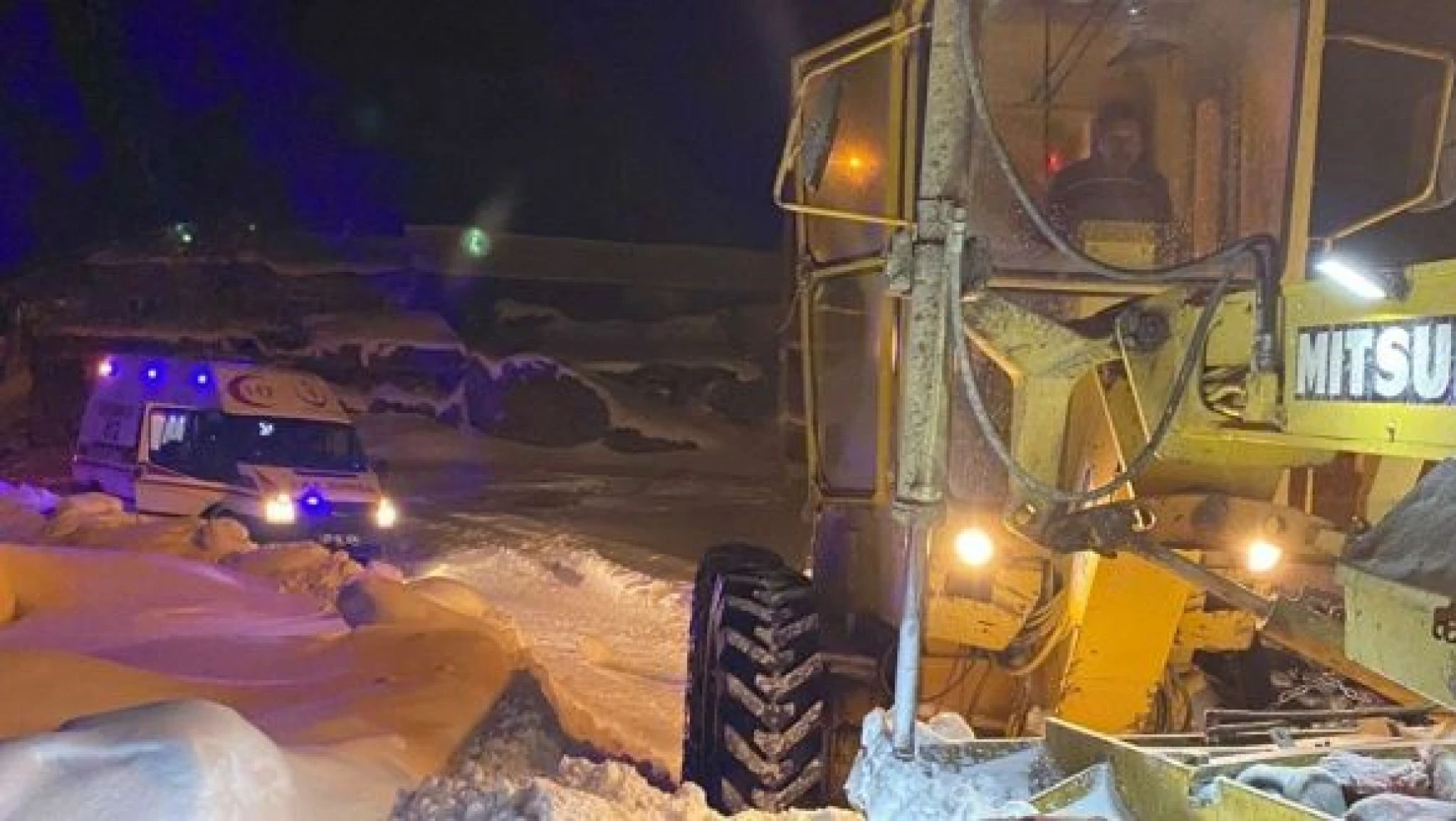 Erzurum'da ekipler karda mahsur kalan hasta için seferber oldu!