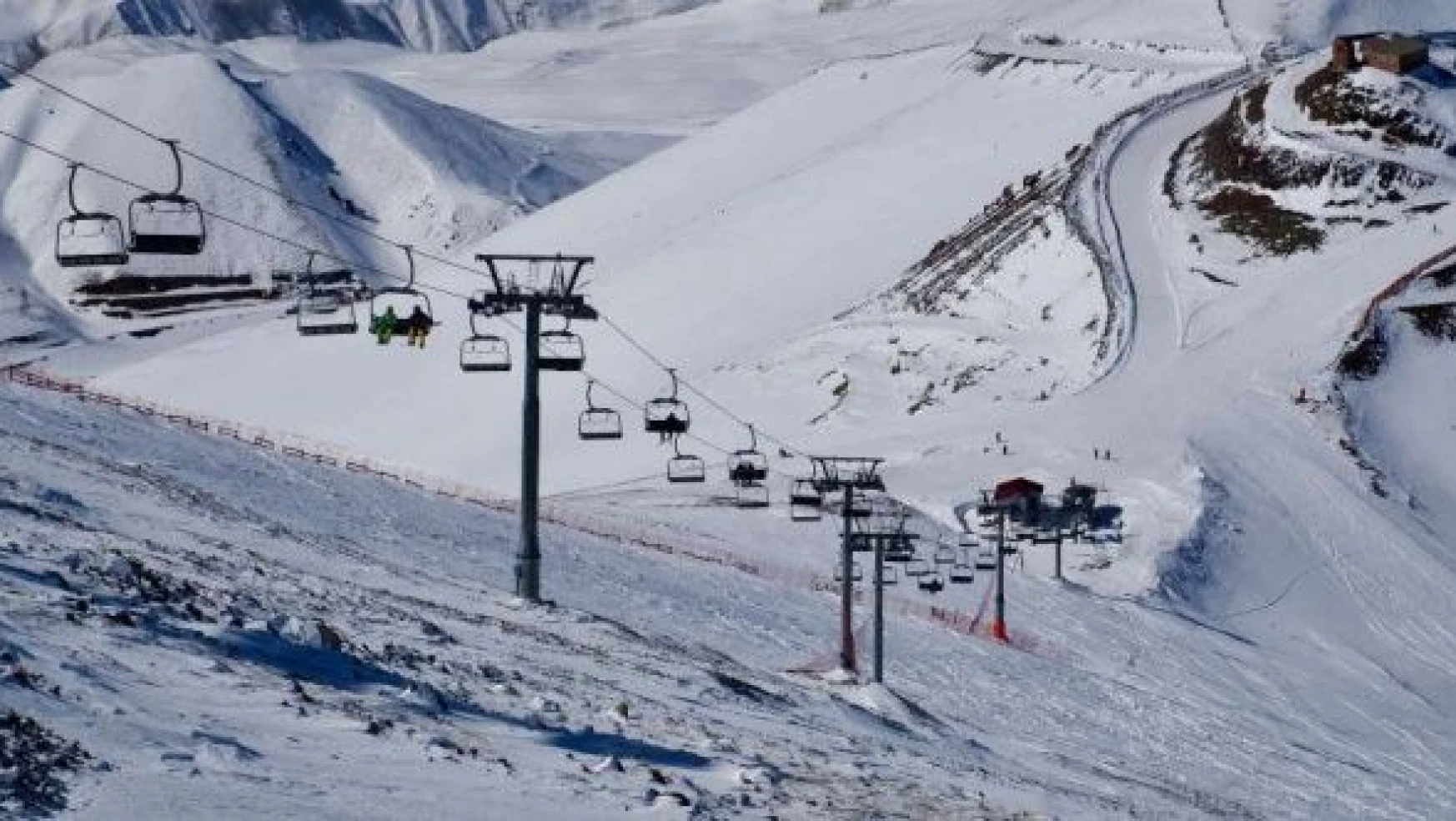 Palandöken'de kayak heyecanı devam ediyor