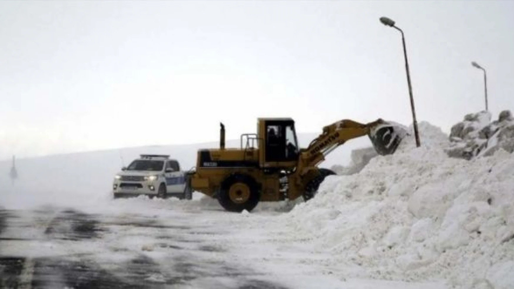 Sivas-Malatya yolu TIR ve çekici geçişine kapatıldı