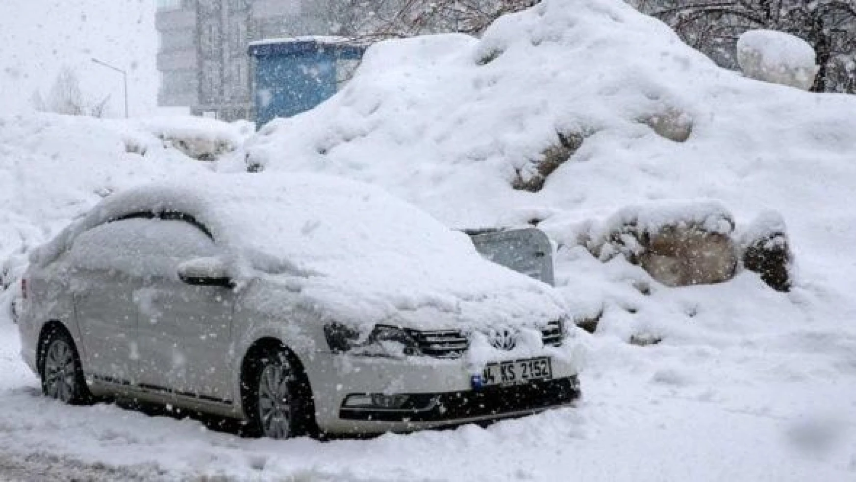 Van, Bitlis ve Muş'ta kar yolları kapattı