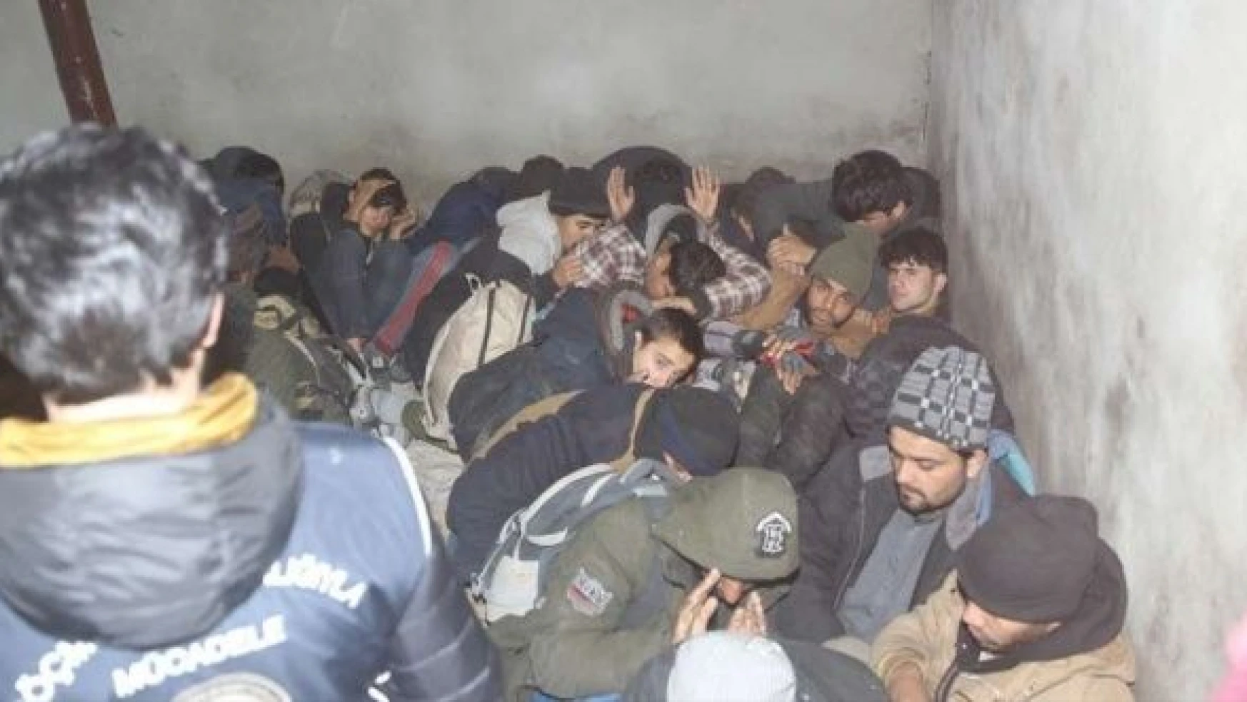 Van'da düzensiz göçmen operasyonu onlarca kişi yakalandı