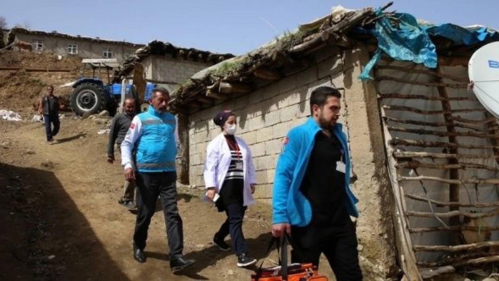 Bitlis'te  doktorlar evde sağlık hizmeti vermeye devam ediyor