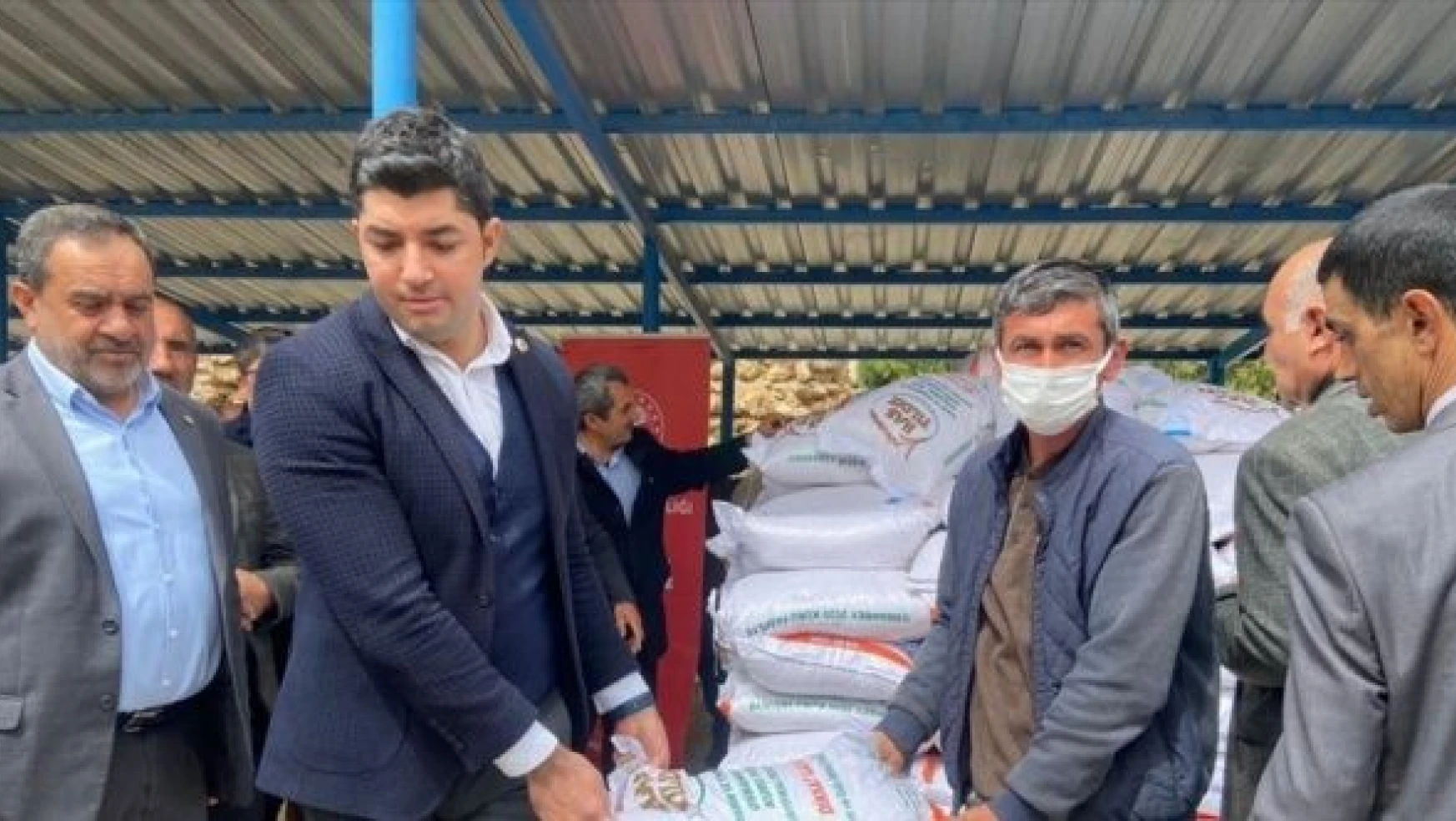 Doğanşehir'de üreticilere 9 ton tohum dağıtıldı