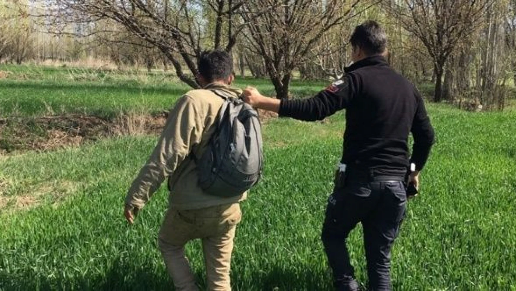 Erzincan'da düzensiz göçmenler kaçarken yakalandı!