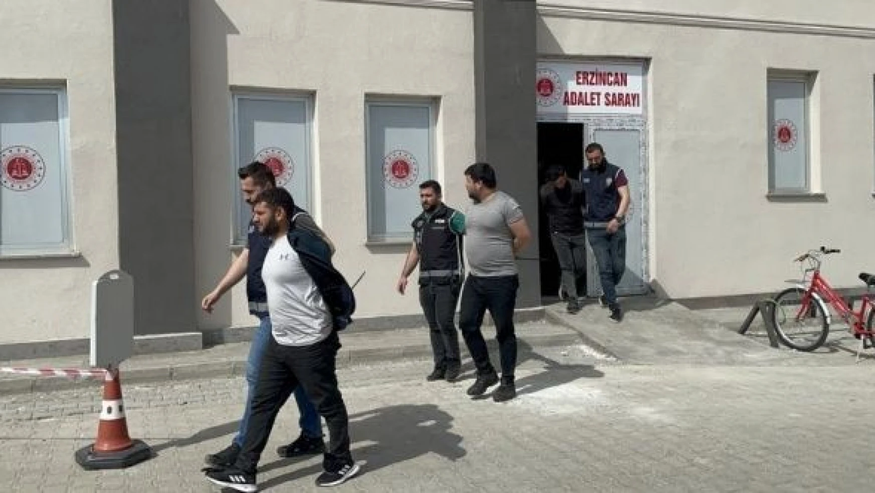 Erzincan'da göçmen kaçakçılığı operasyonu!