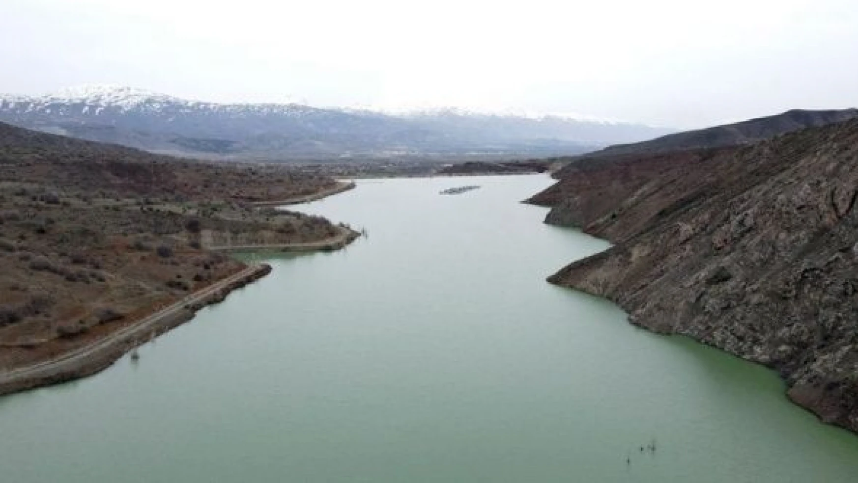 Erzincan'daki Göyne Barajı doldu taştı!