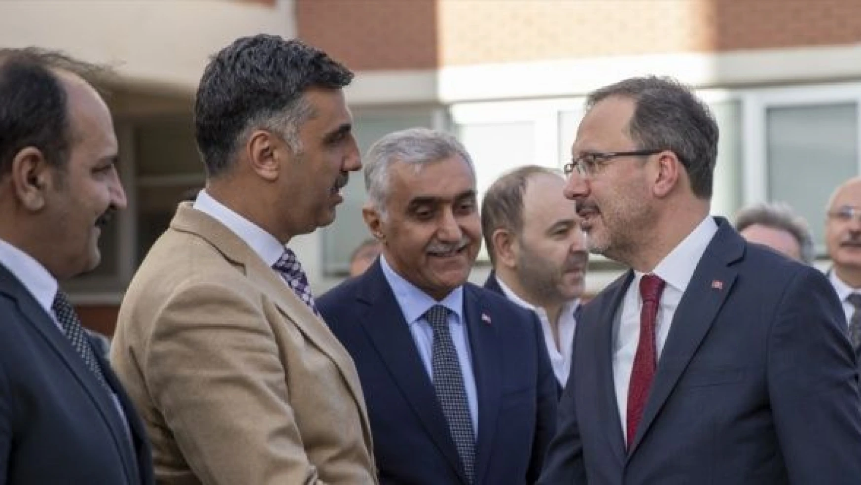 Bakanı Kasapoğlu, Erzurum'da öğrencilerle iftar yaptı