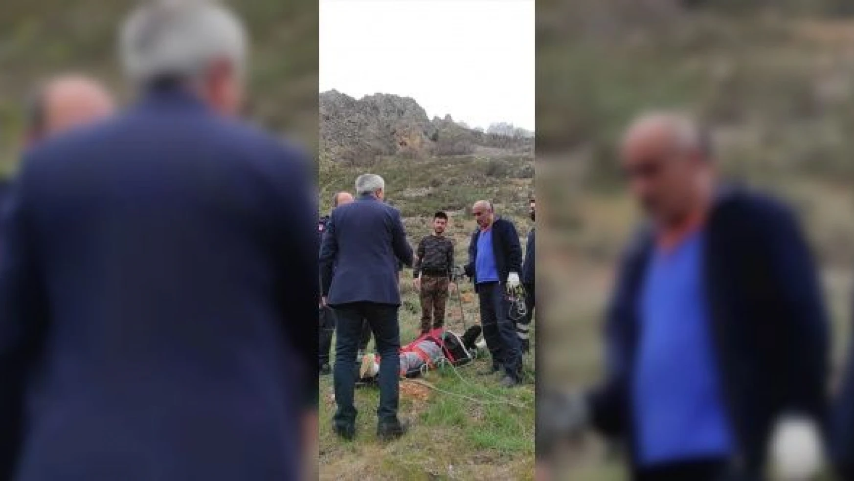 Malatya'da arazide ayağı kırılan yaşlı adamı böyle kurtarıldı