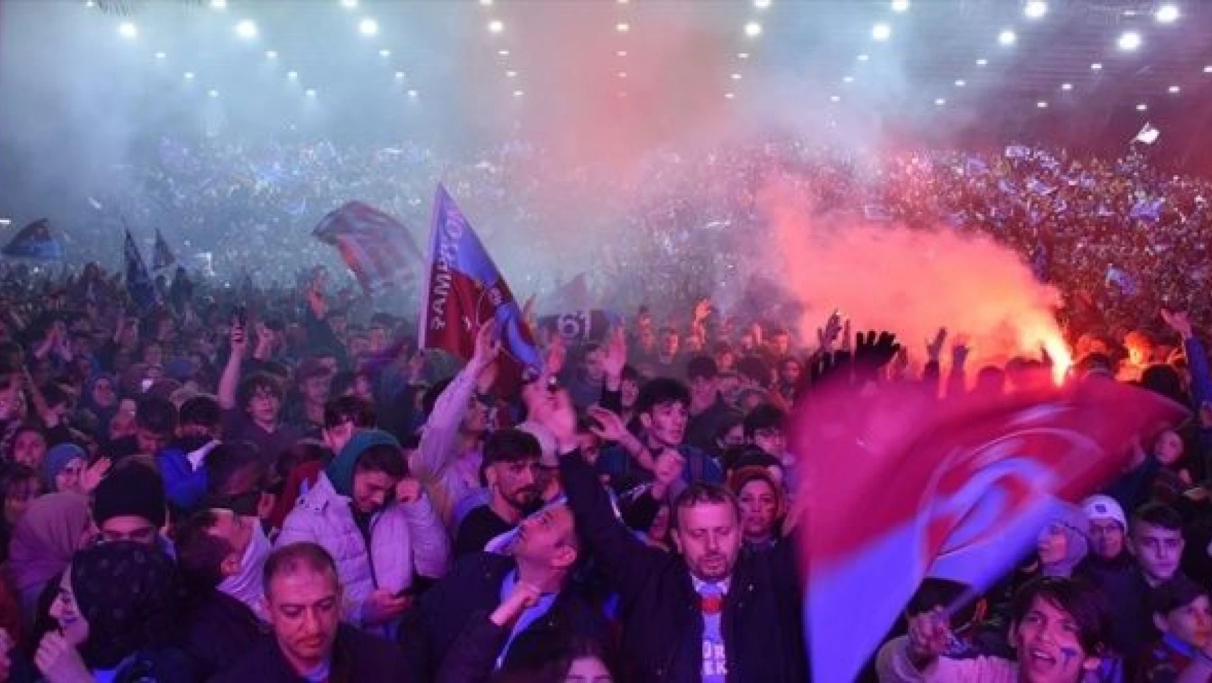 Trabzon'da şampiyonluk sevinci sokaklara taştı