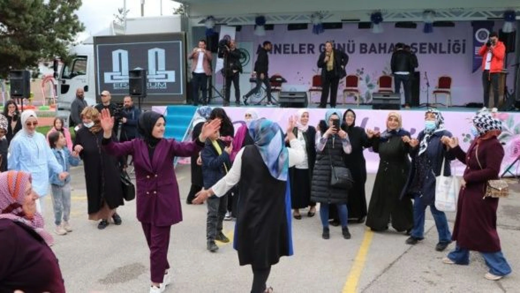 Erzurum'da Anneler Günü Bahar Şenliği' yapıldı
