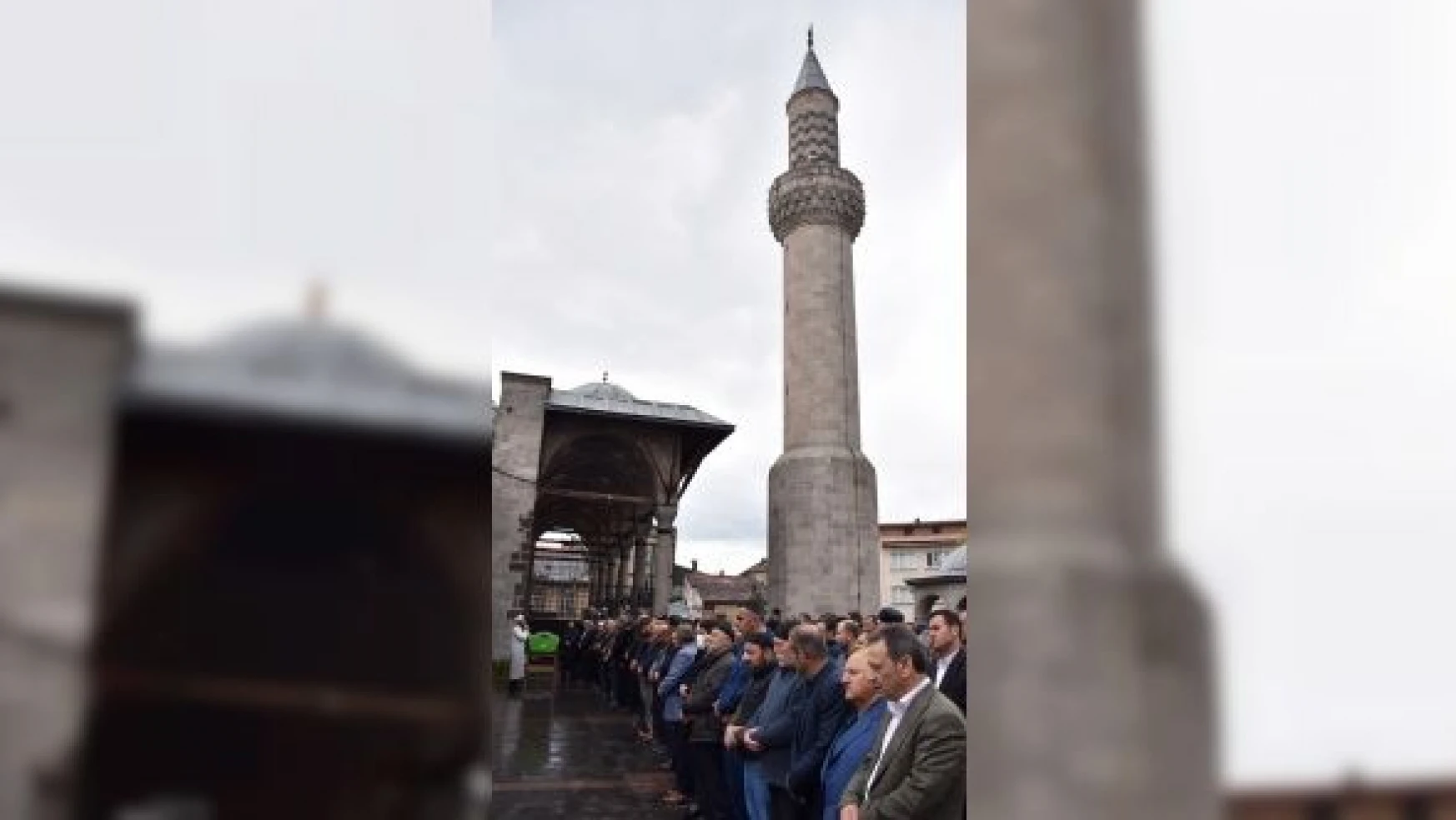 Erzurum'da kazada ölen üniversite öğrencisi toprağa verildi