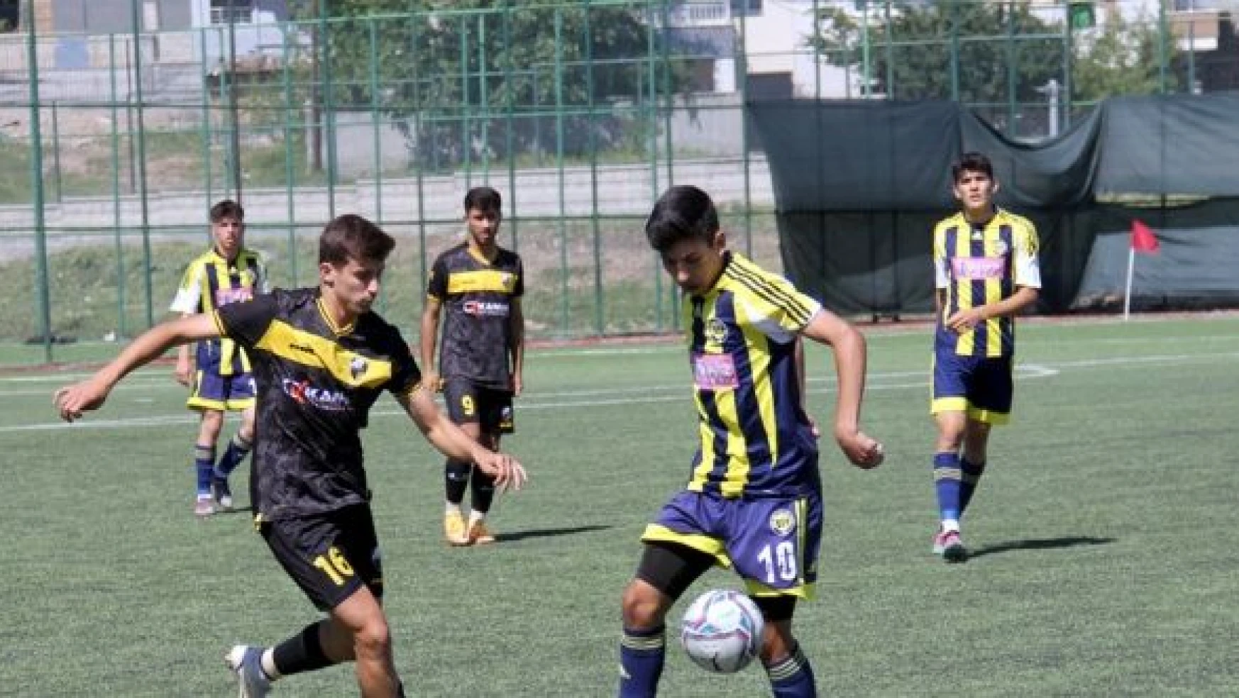 Futbol 18 Yaş Altı Türkiye Şampiyonası Malatya Grup maçları başladı