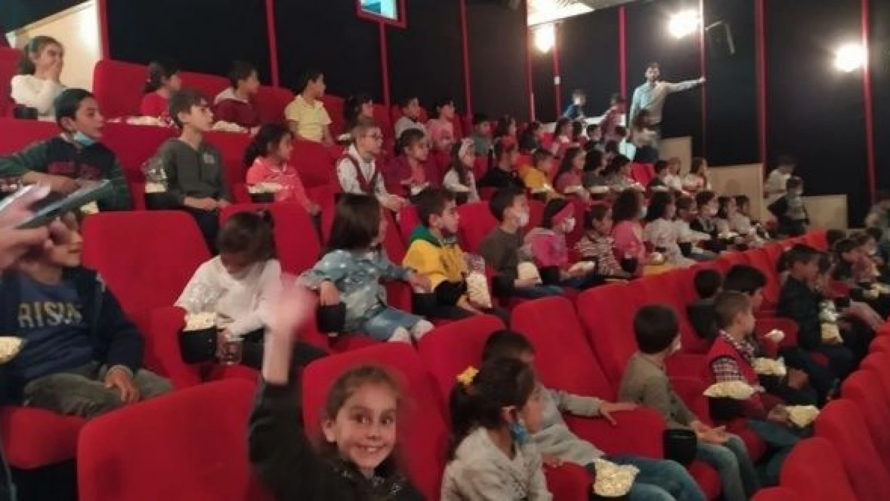 Güroymak'ta öğrenciler sinemayla buluştu