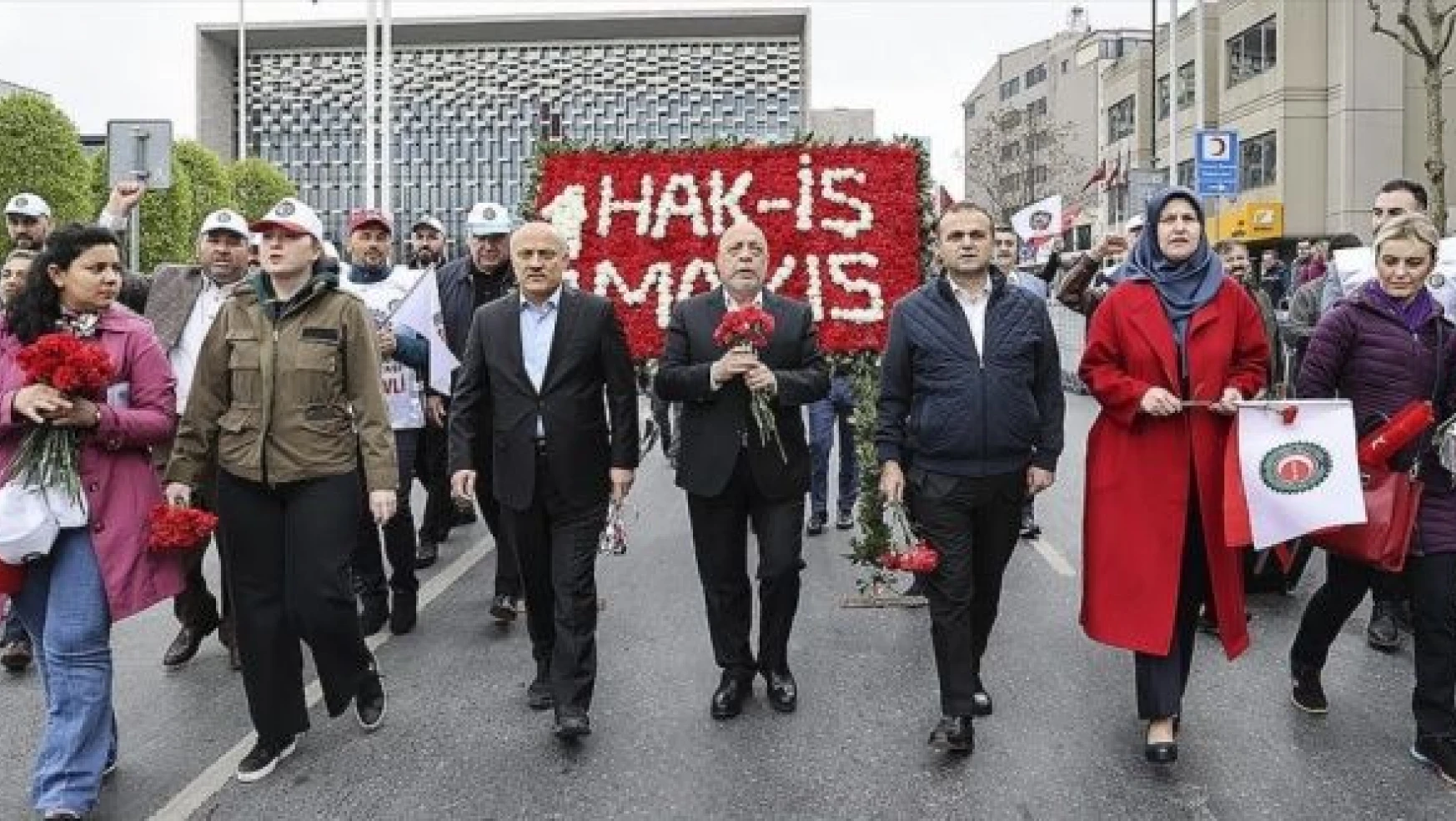 Taksim'de 1 Mayıs Emek ve Dayanışma Günü kutlanıyor