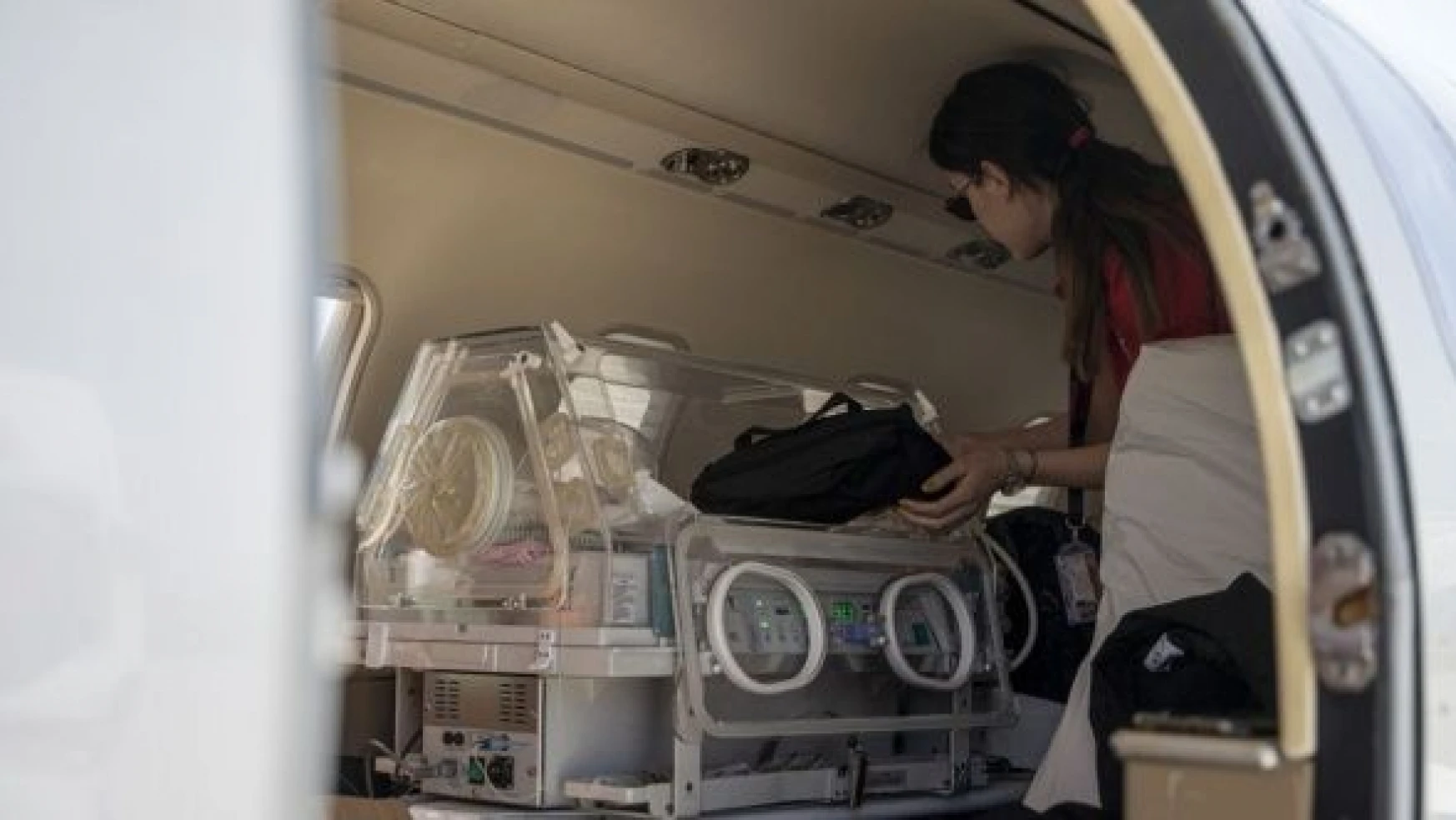 Kars'ta ambulans uçak kalp hastası iki günlük bebek için havalandı