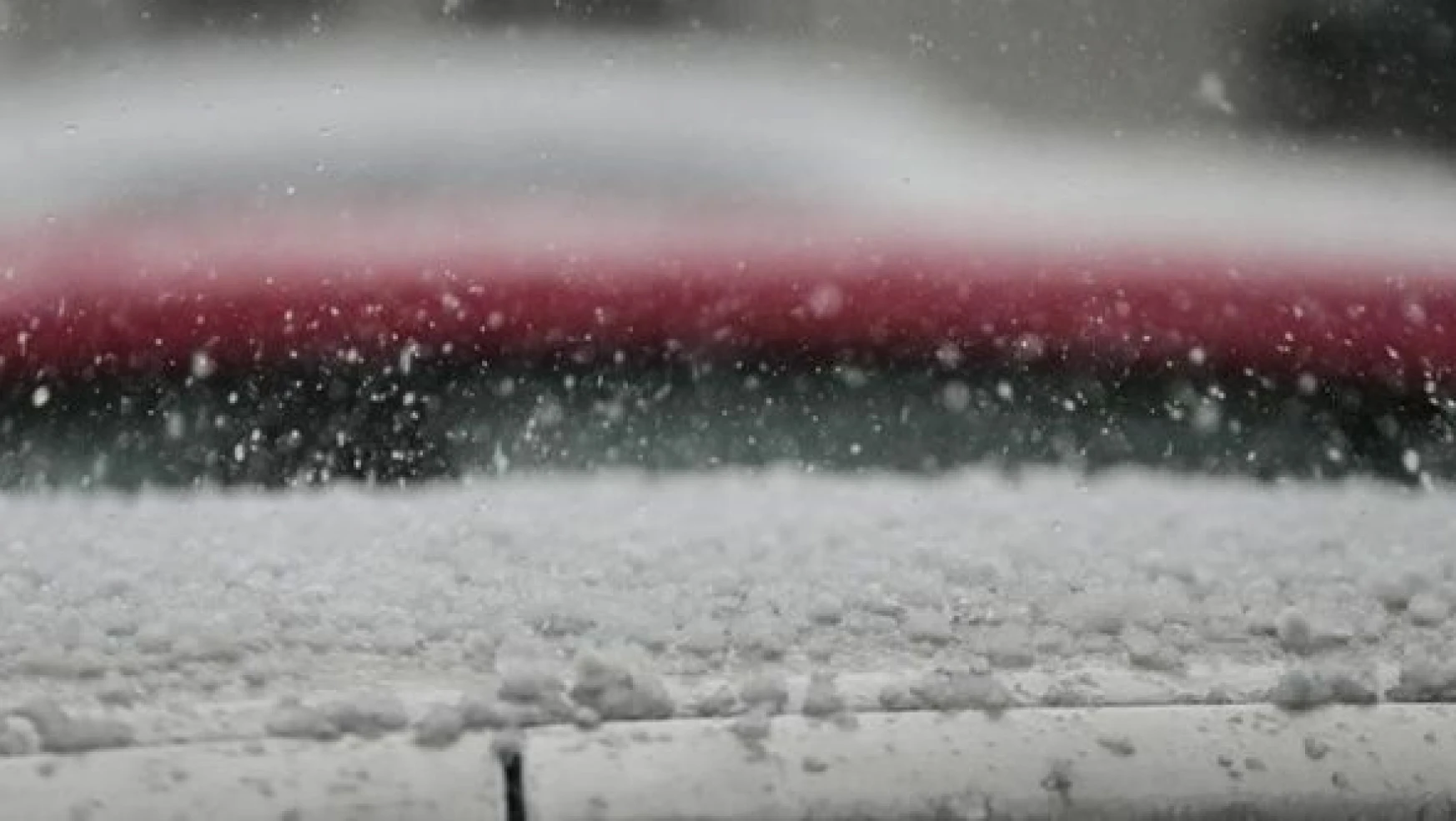 Kars'ta dolu yağışı etkili oluyor
