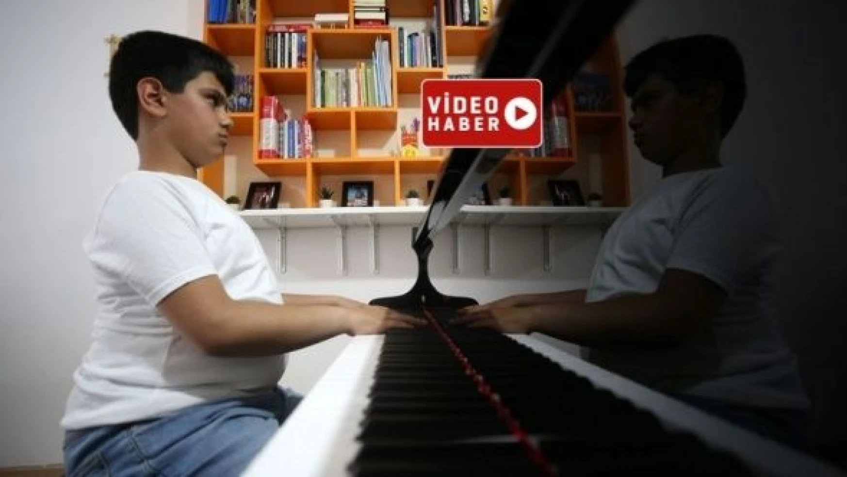 'Kusursuz kulak' Bager, Erdoğan'ın gönderdiği piyanoyla beste yapıyor