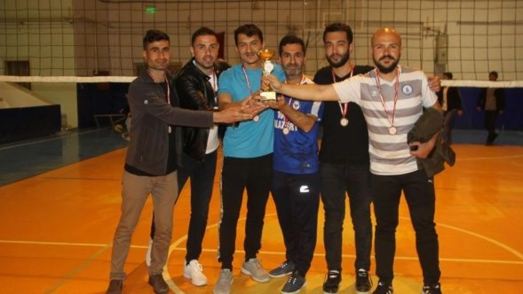 Malazgirt'te kurumlararası voleybol turnuvası düzenlendi