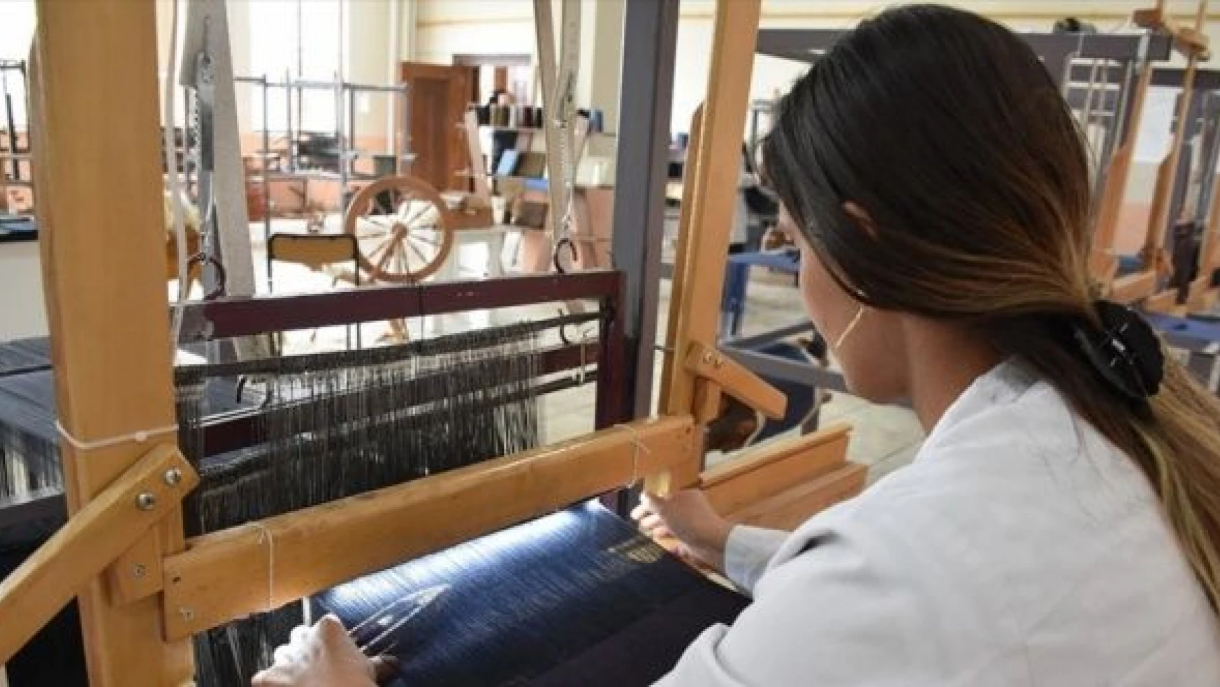 Şırnak'ta üretilen şal şapik kumaşı yurt dışına açıldı