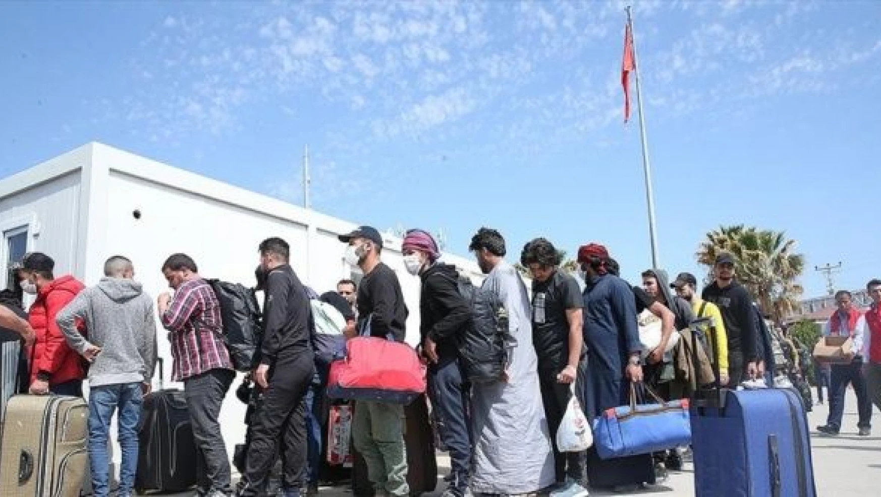 Suriyeliler ülkelerine dönmeye başladı