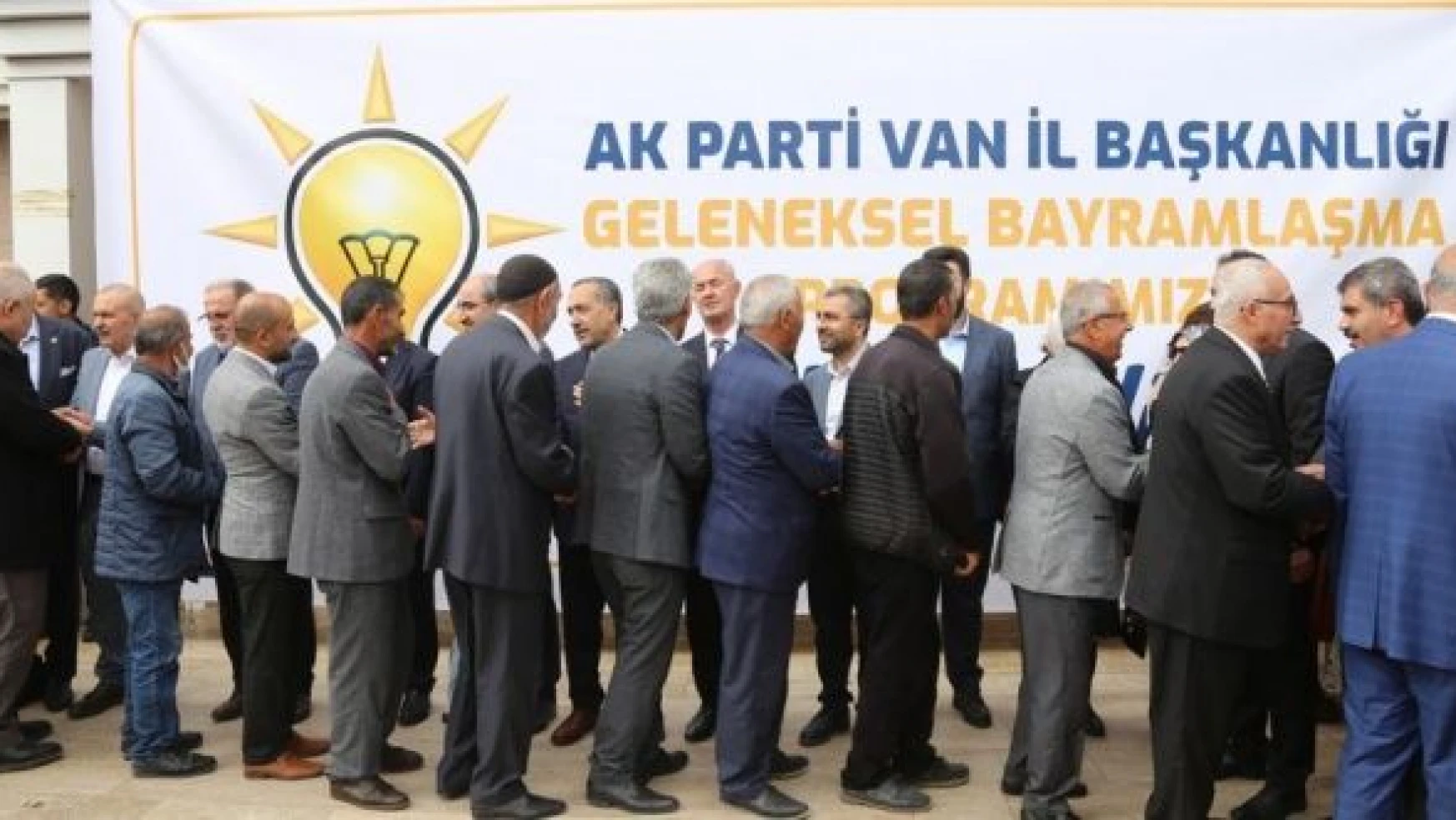 Van'da AK Parti İl Başkanlığı bayramlaşma programı düzenlendi