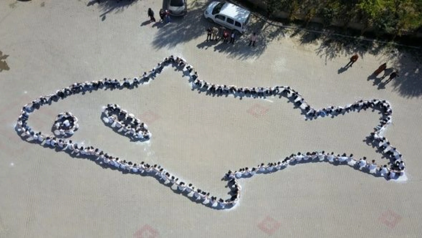 Van'da öğrenciler inci kefali için balık koreografisi hazırladı