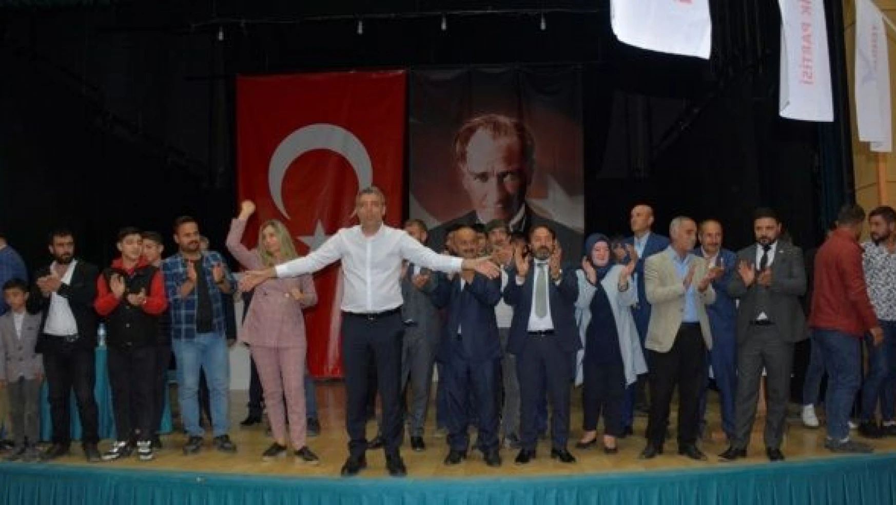Yenilik Partisi Genel Başkanı Yılmaz, Bitlis'te partisinin kongresine katıldı