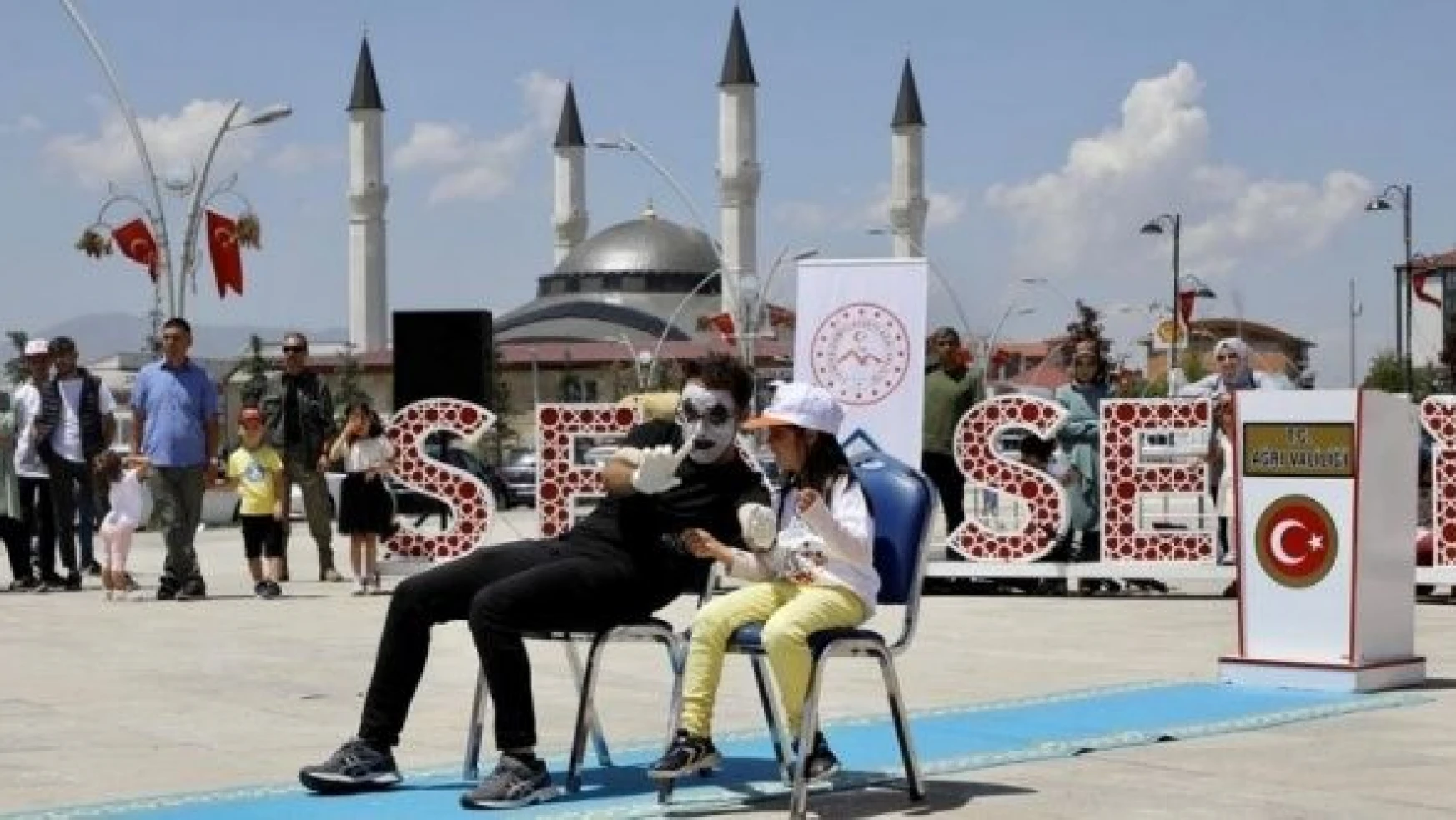 Ağrı ve Tunceli'de Koruyucu Aile Günü etkinliklerle kutlandı