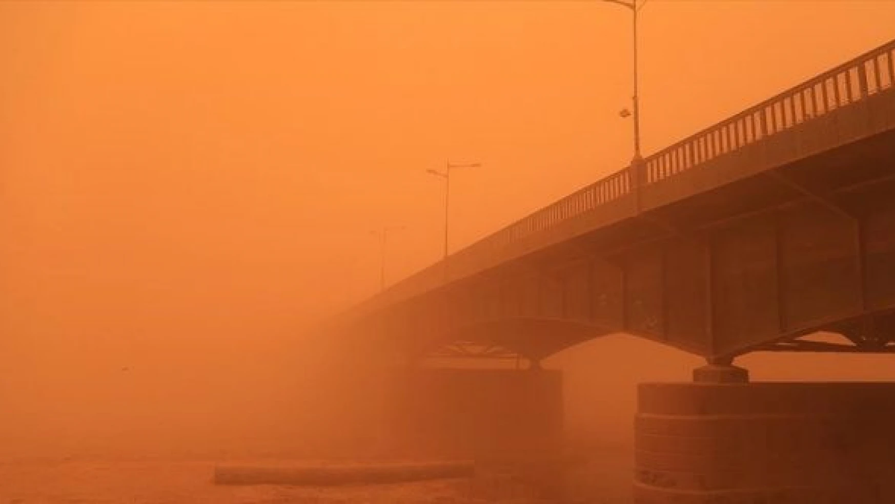 Bağdat Havalimanı'nda kum fırtınası